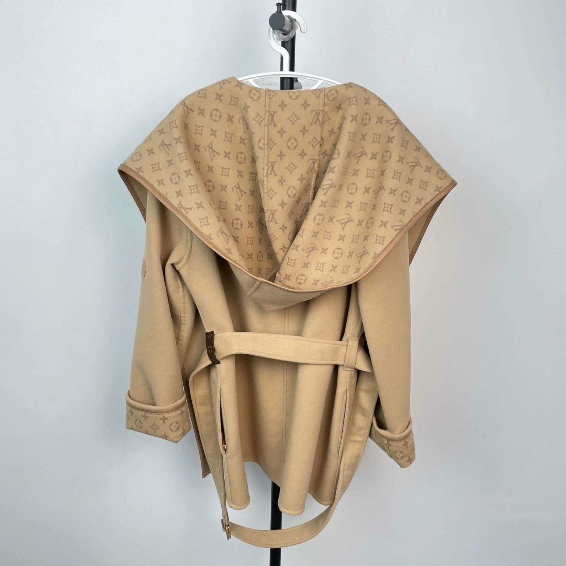 Louis Vuitton Louis Vuitton Brown Heavy Coat XL Men Size US XL / EU 56 / 4 - 2 Thumbnail