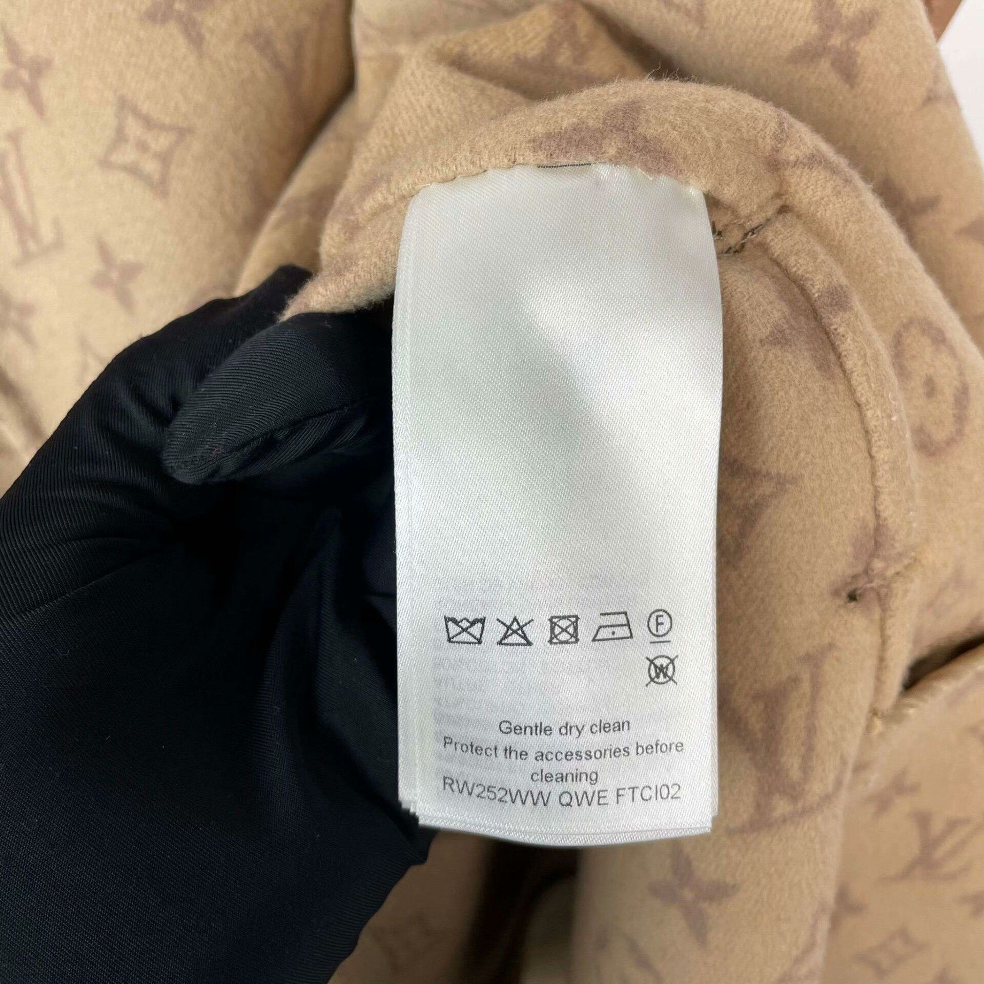 Louis Vuitton Louis Vuitton Brown Heavy Coat XL Men Size US XL / EU 56 / 4 - 7 Thumbnail
