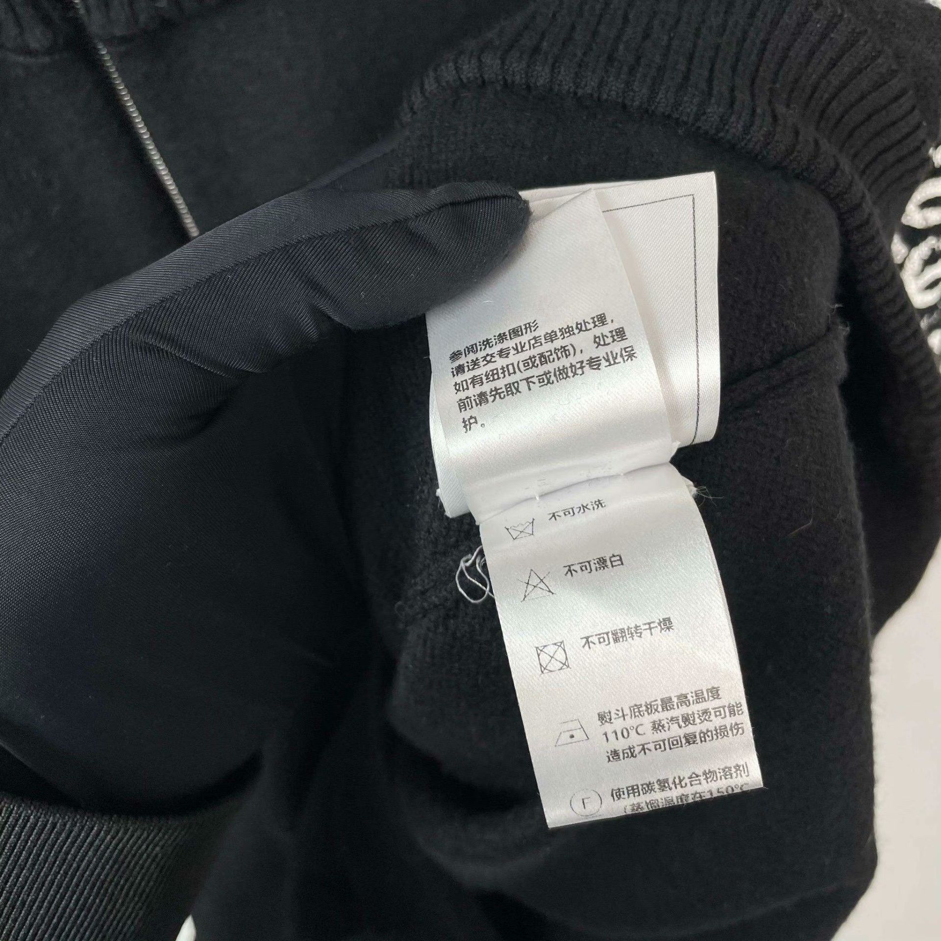 Chanel Chanel Black Sweater 40 Men Size US M / EU 48-50 / 2 - 9 Thumbnail