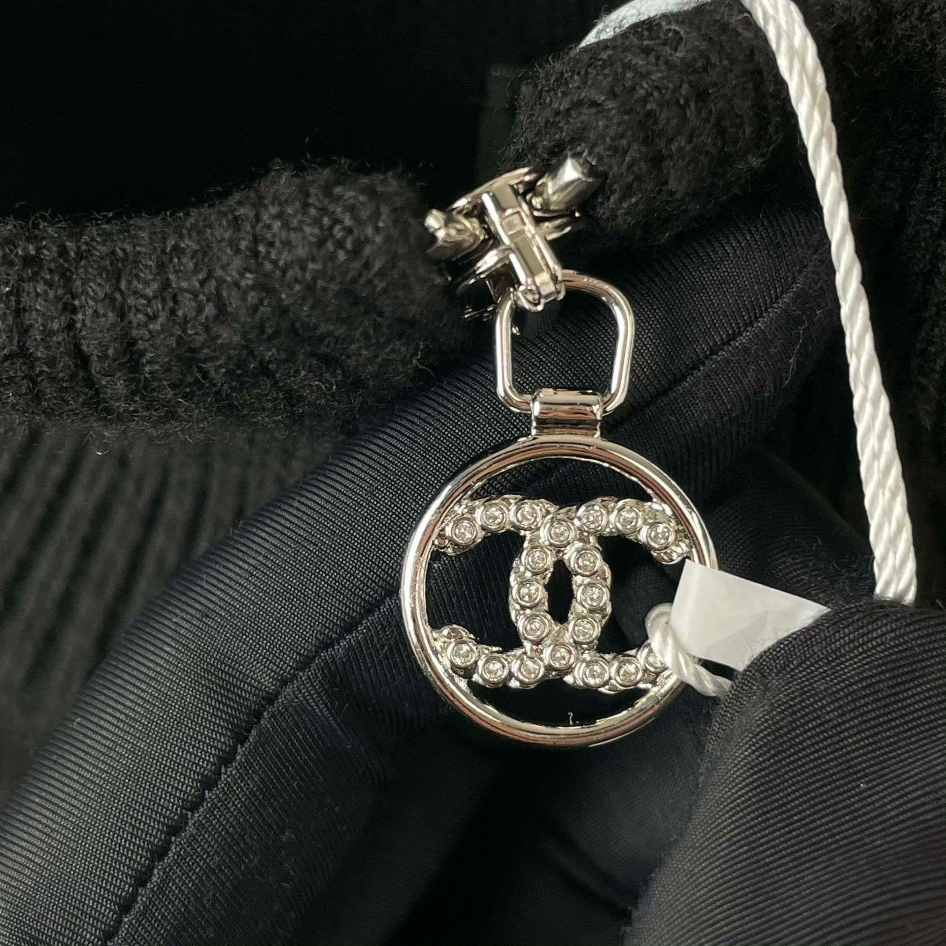 Chanel Chanel Black Sweater 40 Men Size US M / EU 48-50 / 2 - 7 Thumbnail