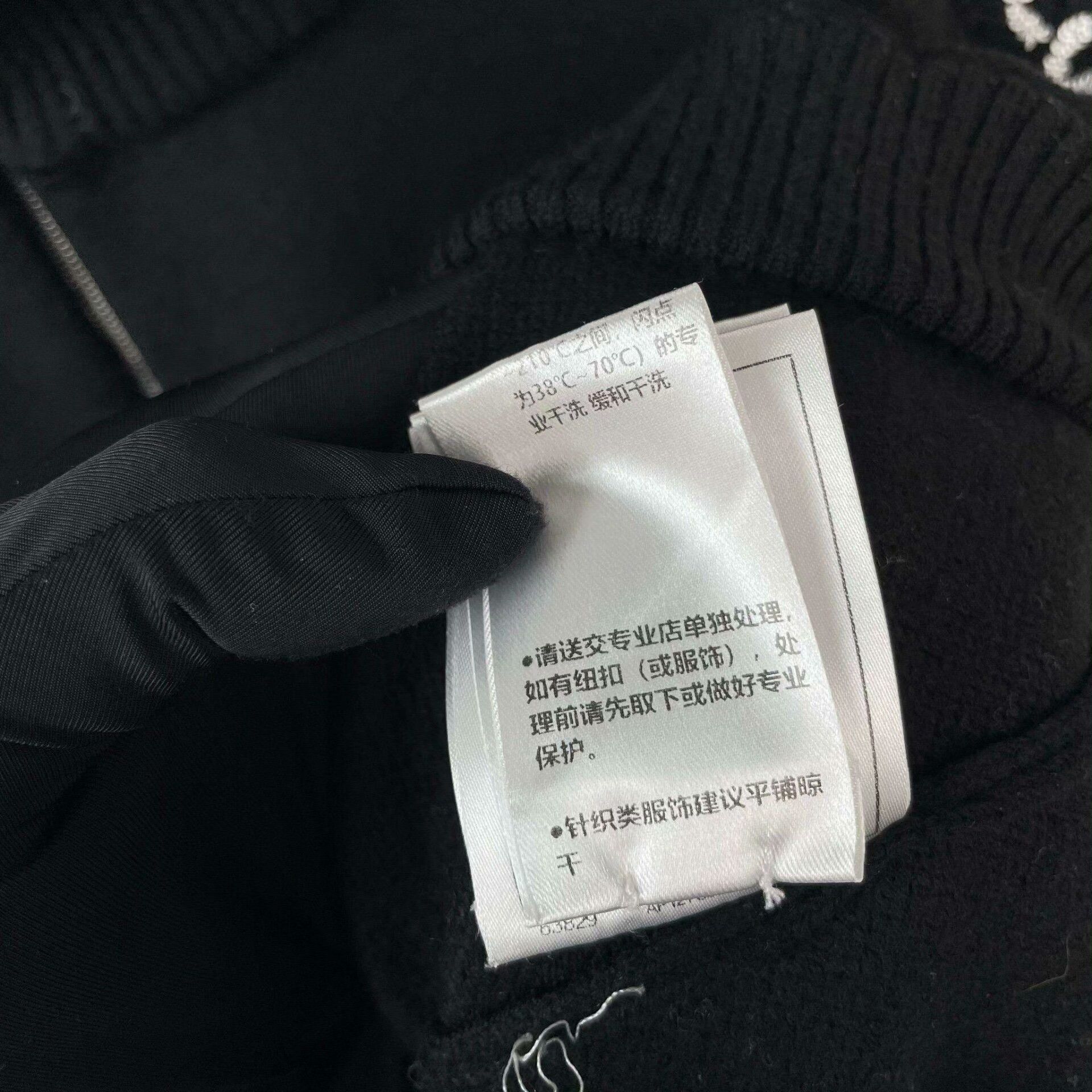 Chanel Chanel Black Sweater 40 Men Size US M / EU 48-50 / 2 - 6 Thumbnail