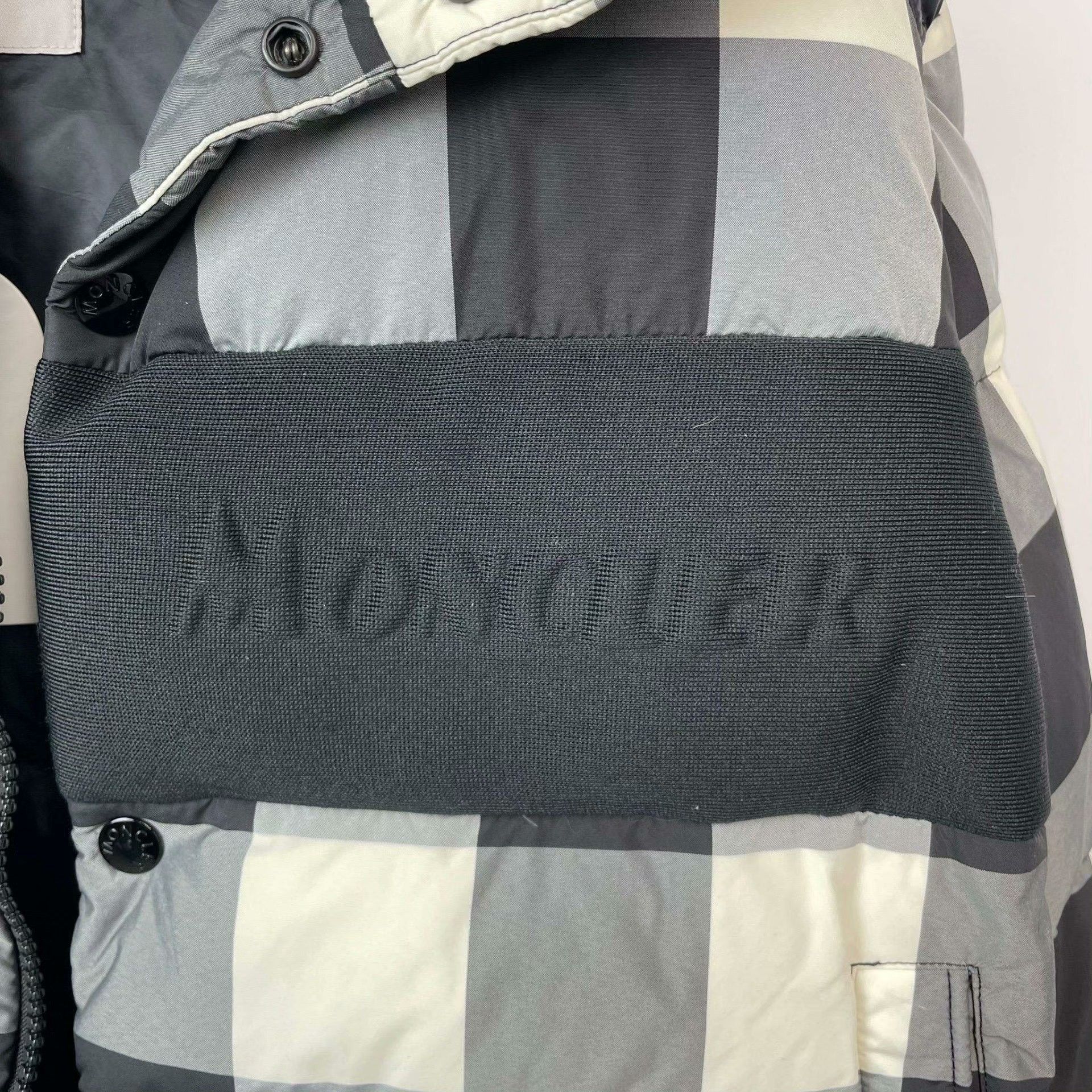 Moncler Moncler Down Plaid Heavy Coat 26 Men Size US XS / EU 42 / 0 - 7 Thumbnail