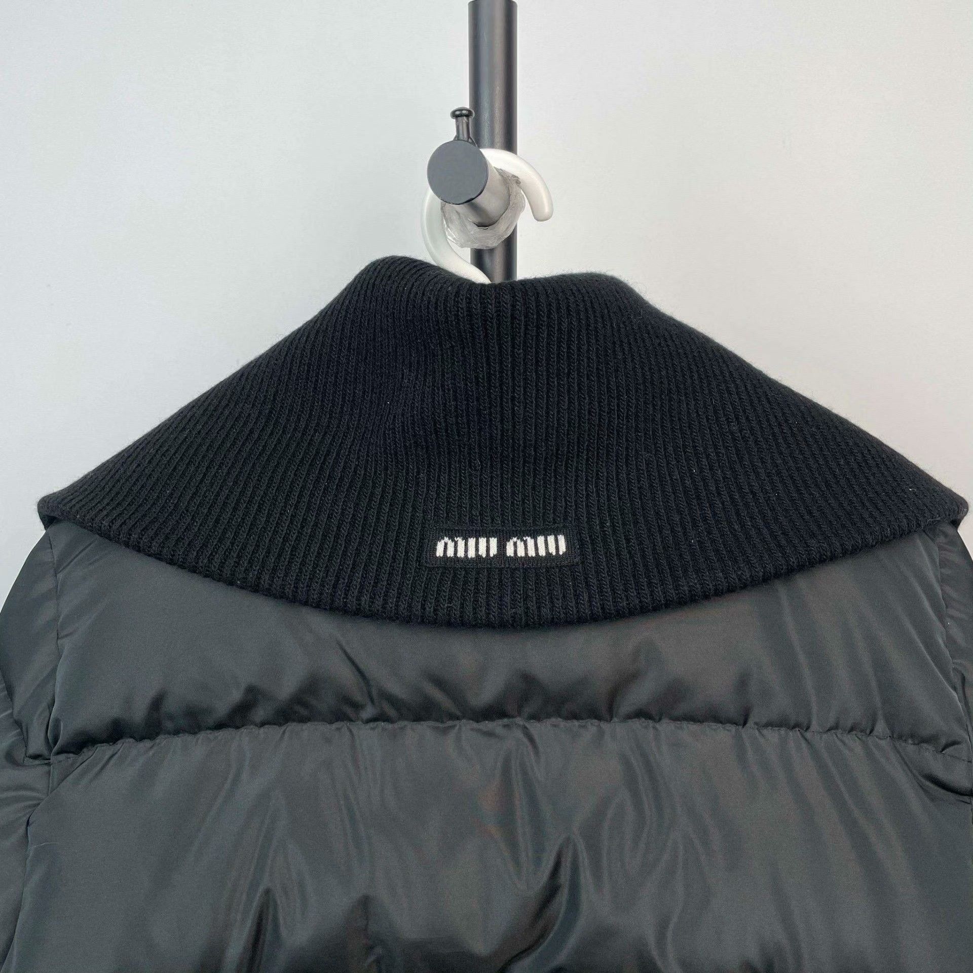 Miu Miu Miu Miu Down Cropped Black Down Jacket 40 Women Size M / US 6-8 / IT 42-44 - 5 Thumbnail