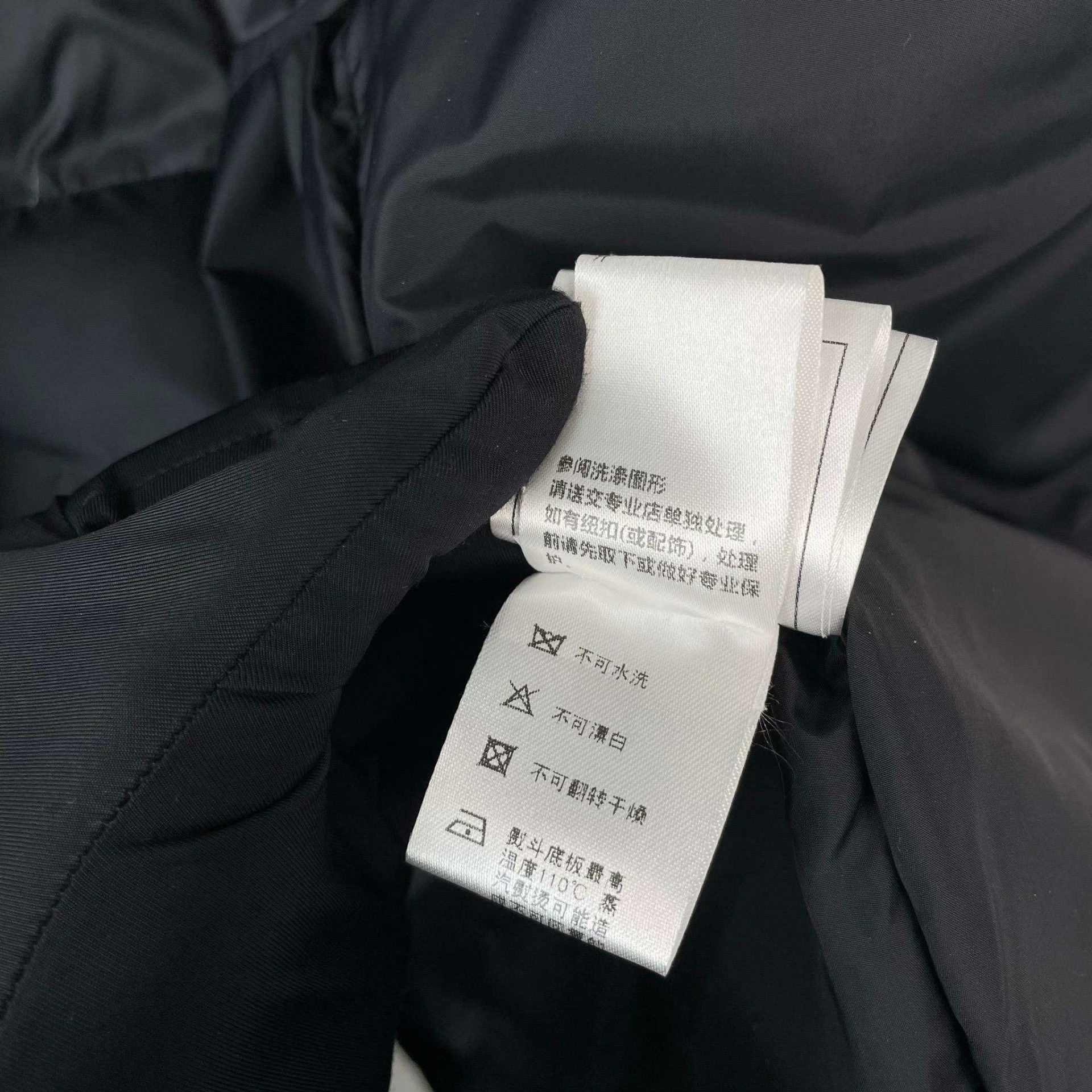 Chanel Chanel Polyester Down Black Down Jacket 34 Women Size XS / US 0-2 / IT 36-38 - 6 Thumbnail