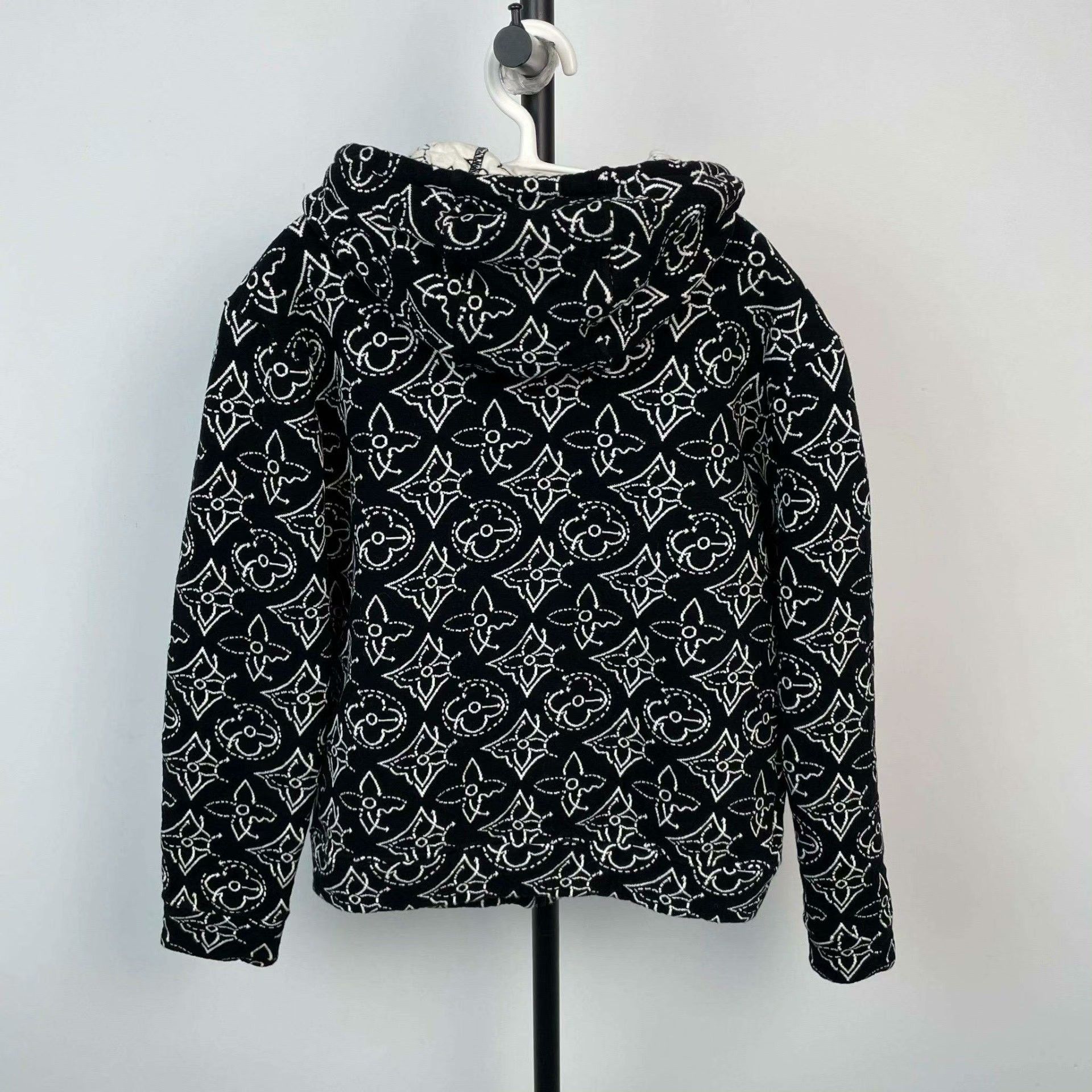 Louis Vuitton Louis Vuitton Black Sweater S Women Size S / US 4 / IT 40 - 2 Thumbnail