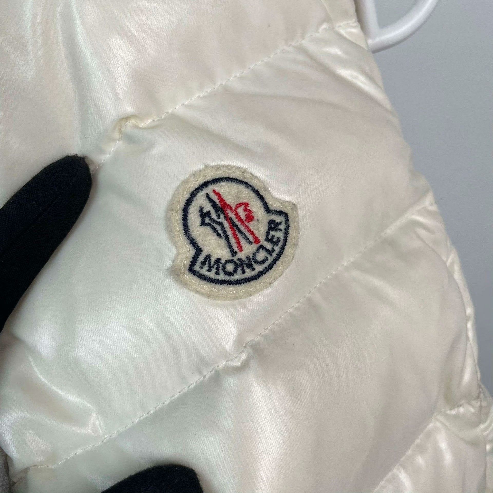 Moncler Moncler Down White Vest M Women Size M / US 6-8 / IT 42-44 - 3 Thumbnail