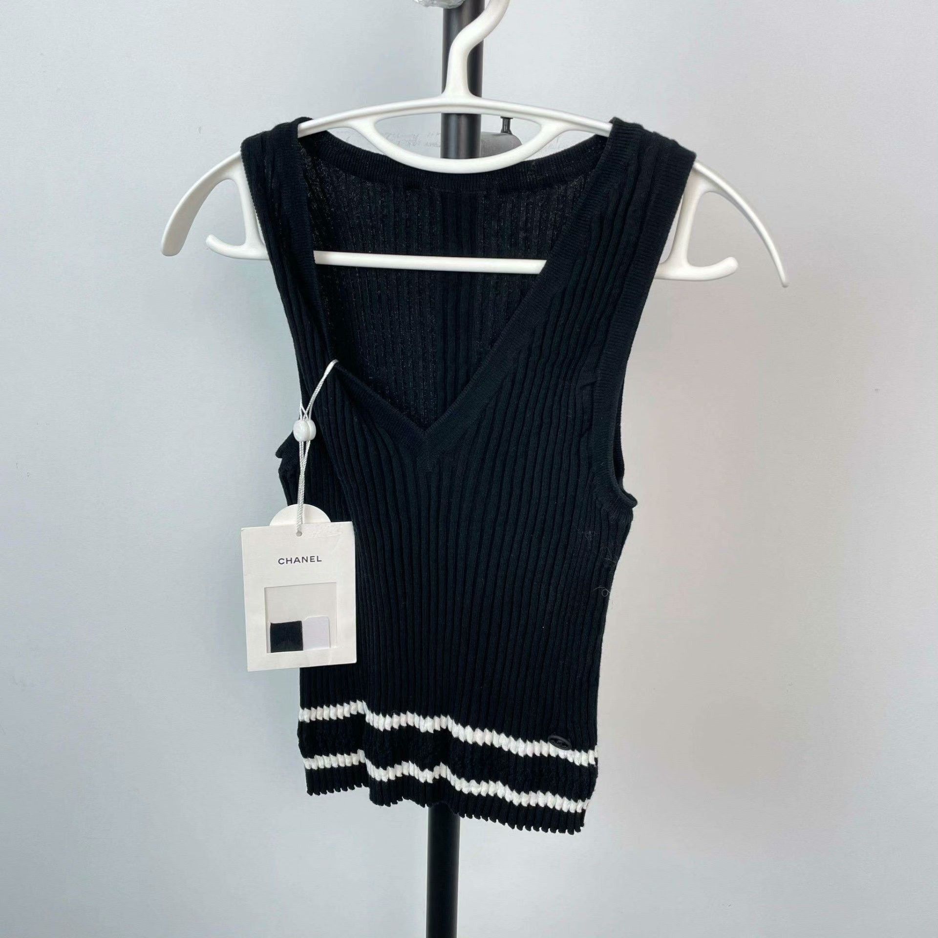 Chanel Chanel Knit Black Sweater 38 Women Size S / US 4 / IT 40 - 4 Thumbnail