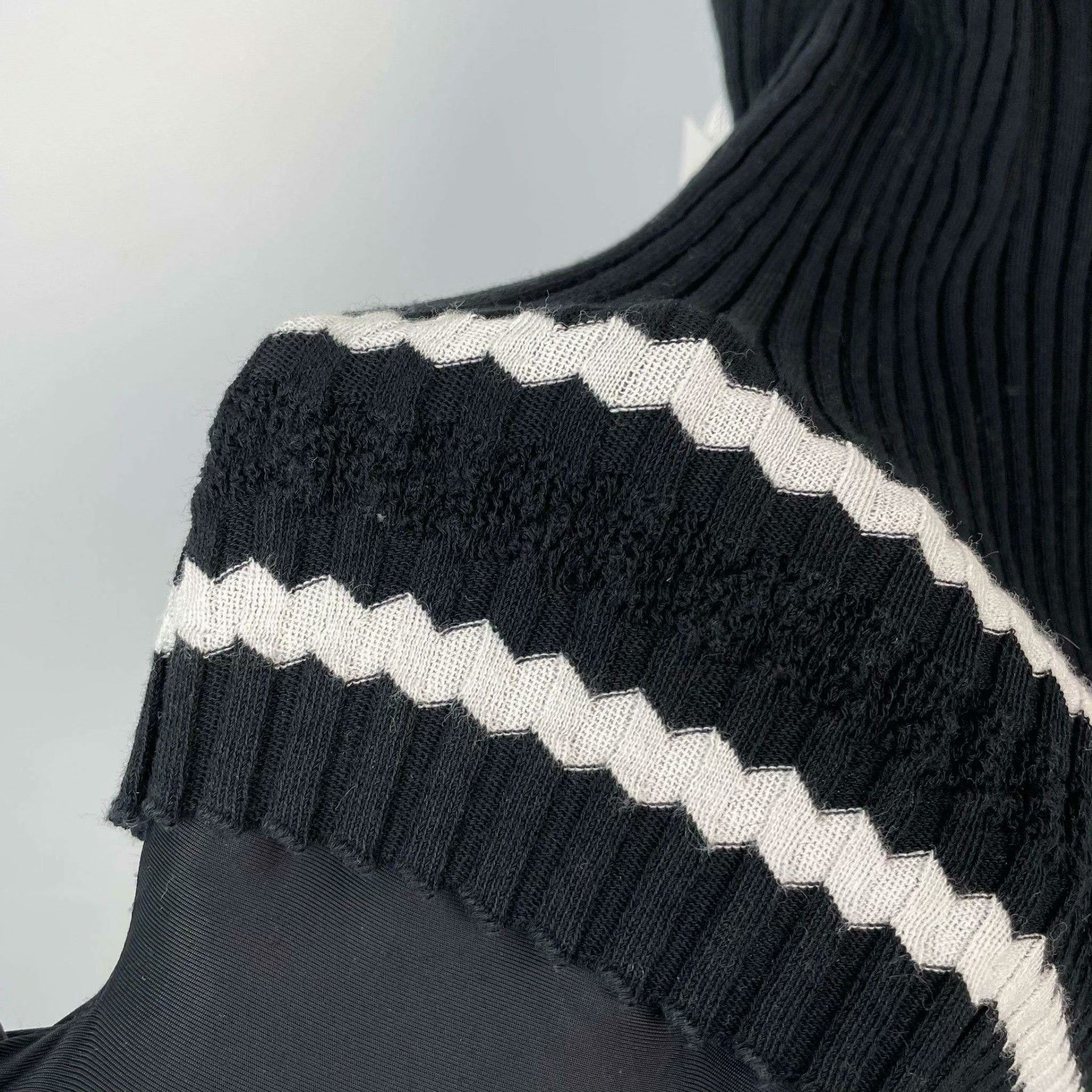 Chanel Chanel Knit Black Sweater 38 Women Size S / US 4 / IT 40 - 9 Thumbnail
