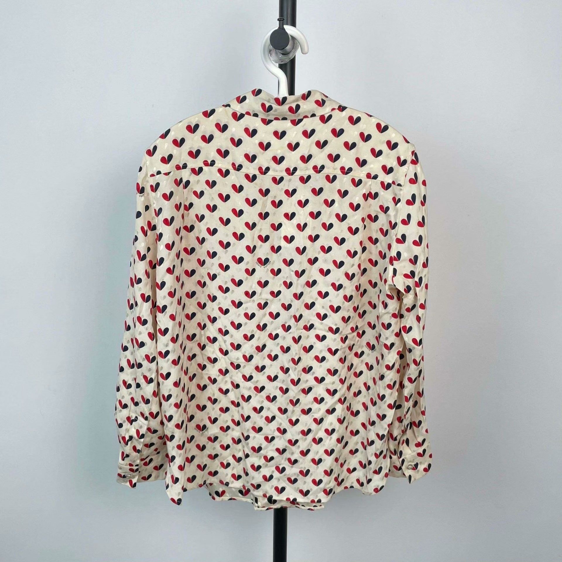 Louis Vuitton Louis Vuitton Silk Printed Red Shirt 38 Men Size US S / EU 44-46 / 1 - 2 Thumbnail