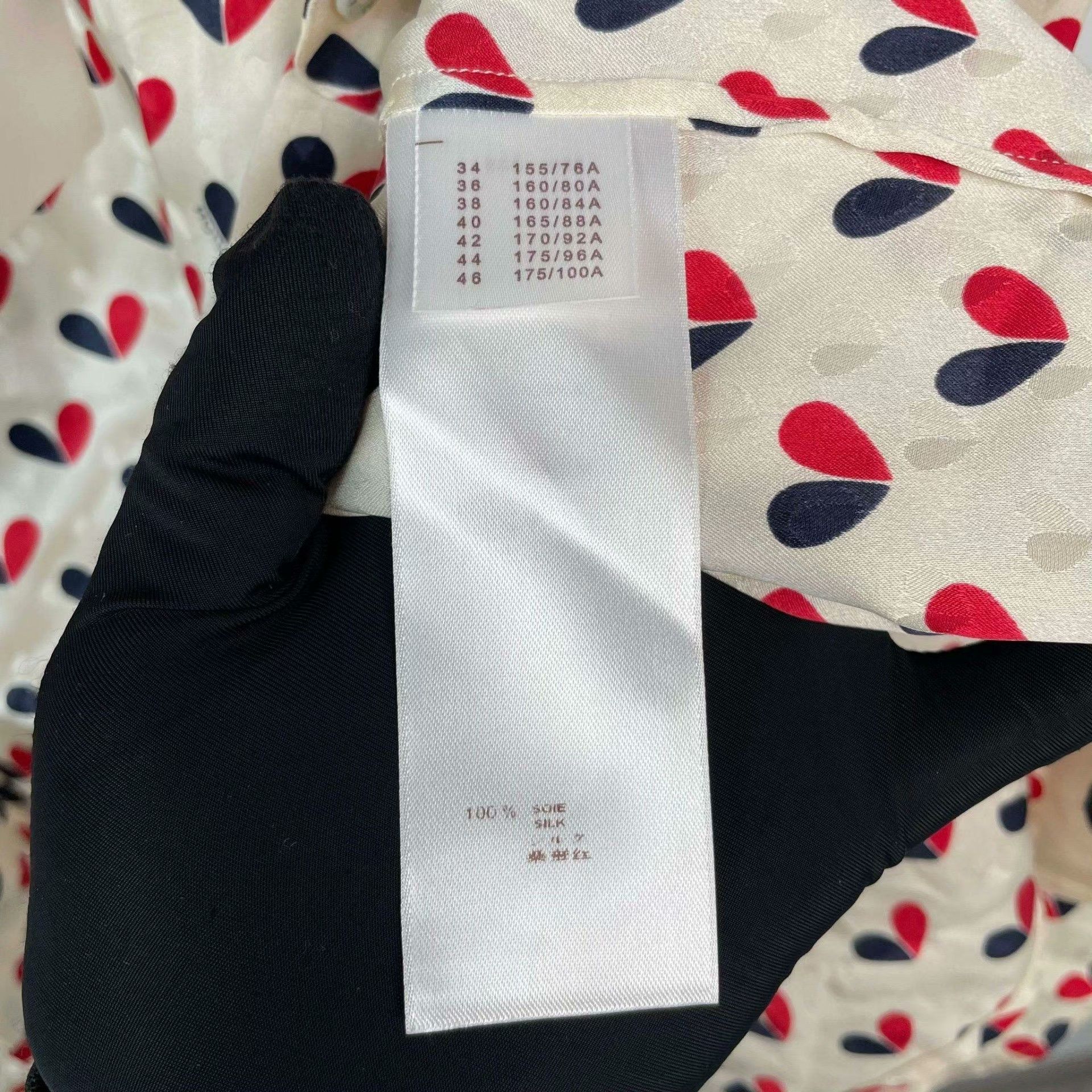 Louis Vuitton Louis Vuitton Silk Printed Red Shirt 38 Men Size US S / EU 44-46 / 1 - 5 Thumbnail