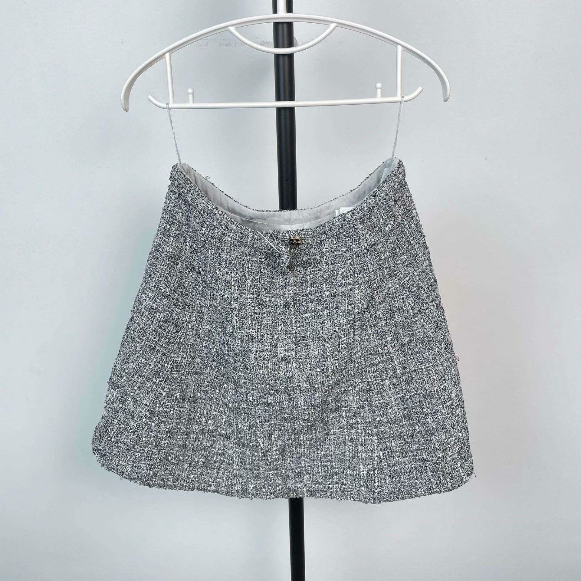 Chanel Chanel Gray Blouse 40 Women Size M / US 6-8 / IT 42-44 - 2 Thumbnail