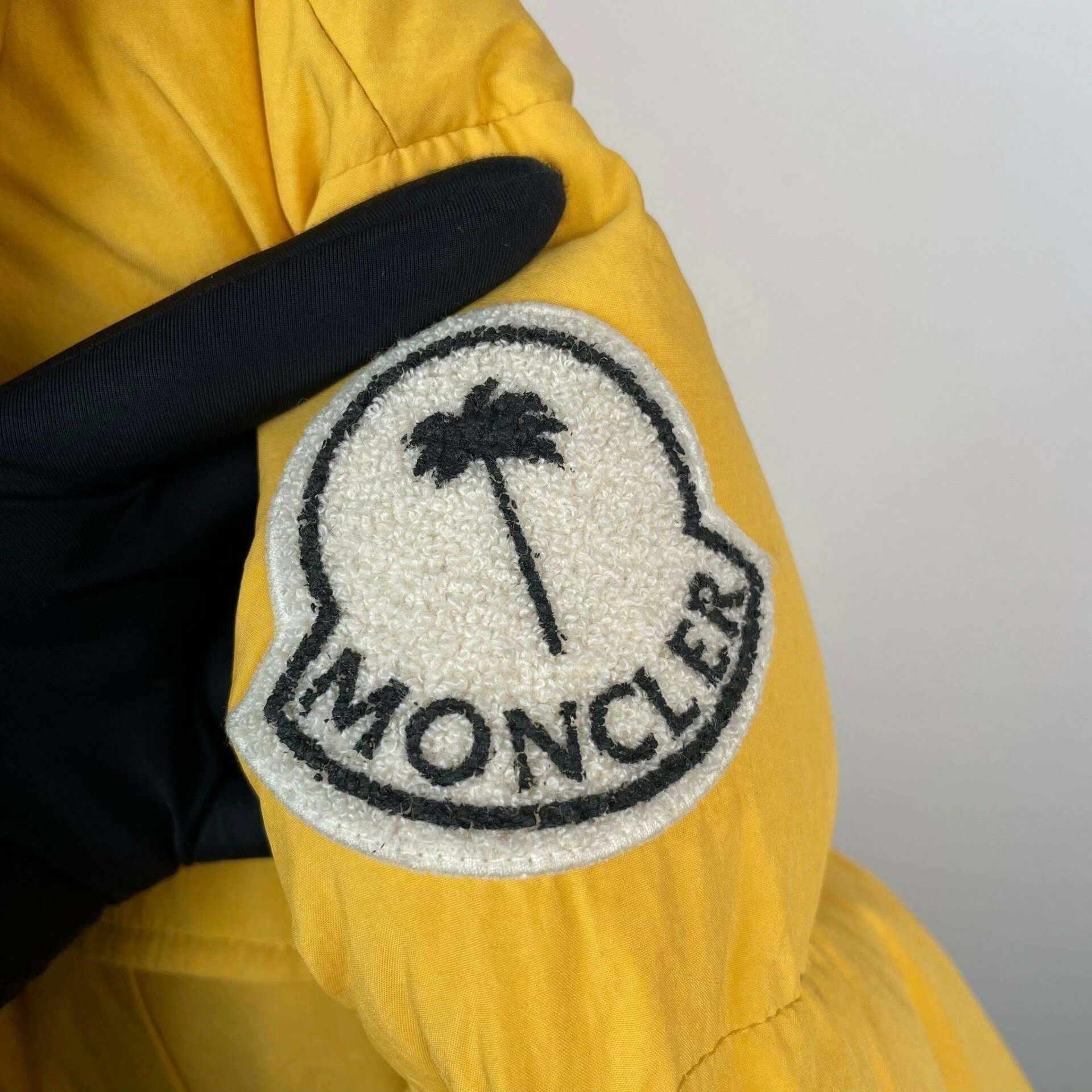 Moncler Moncler Yellow Heavy Coat S Men Size US S / EU 44-46 / 1 - 3 Thumbnail