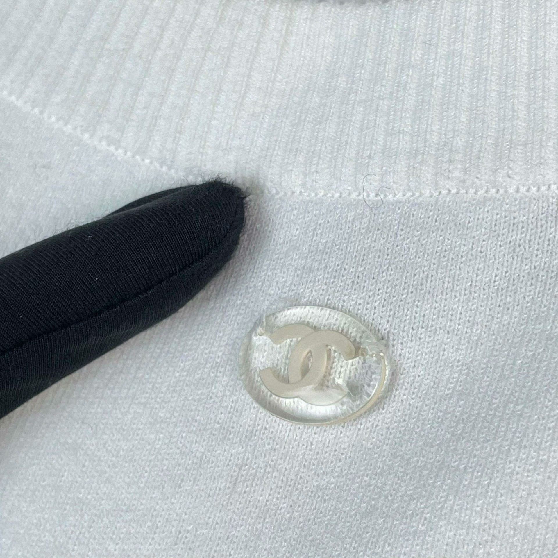 Chanel Chanel White T-Shirt S Women Size S / US 4 / IT 40 - 4 Thumbnail