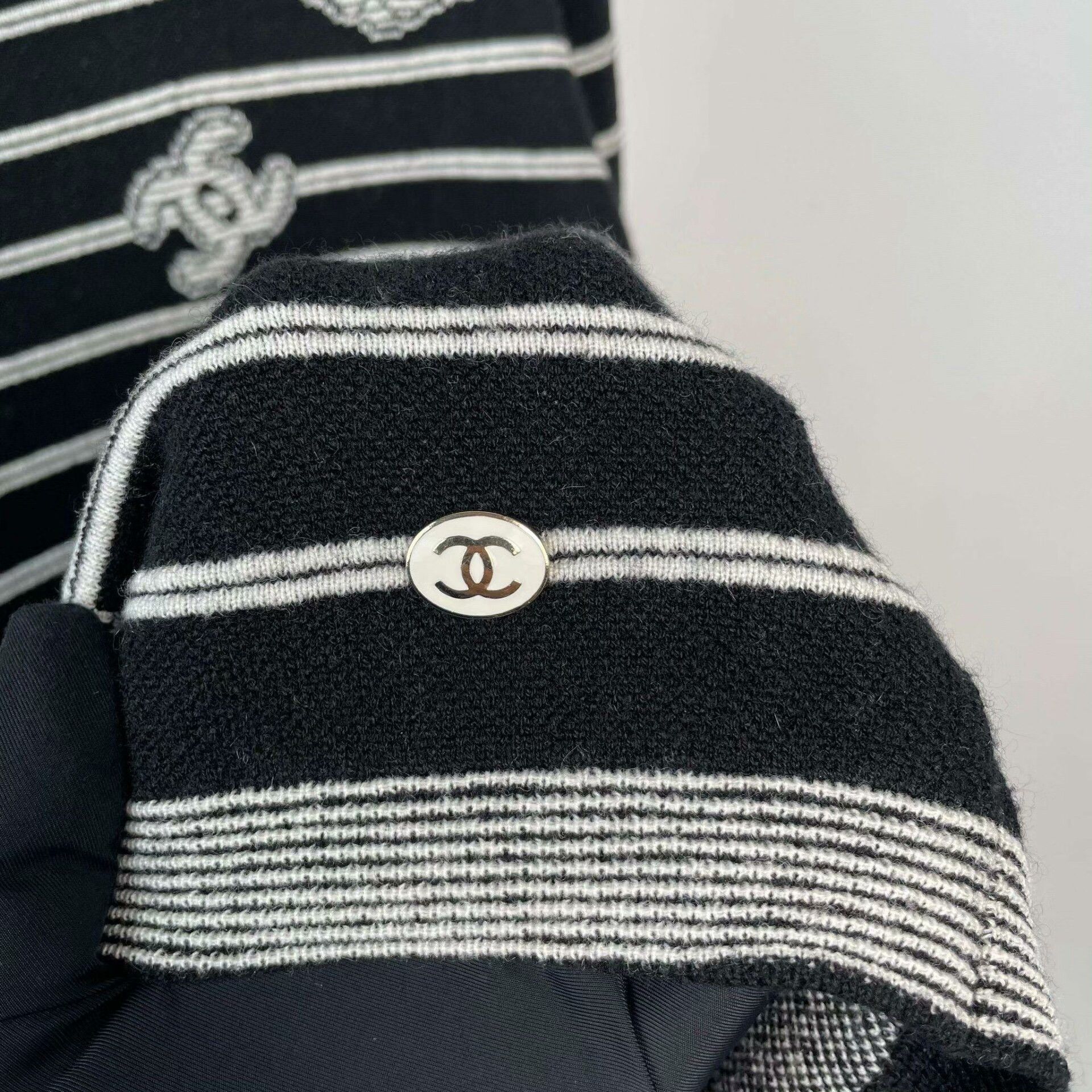 Chanel Chanel Knit Sweater 38 Women Size S / US 4 / IT 40 - 7 Thumbnail