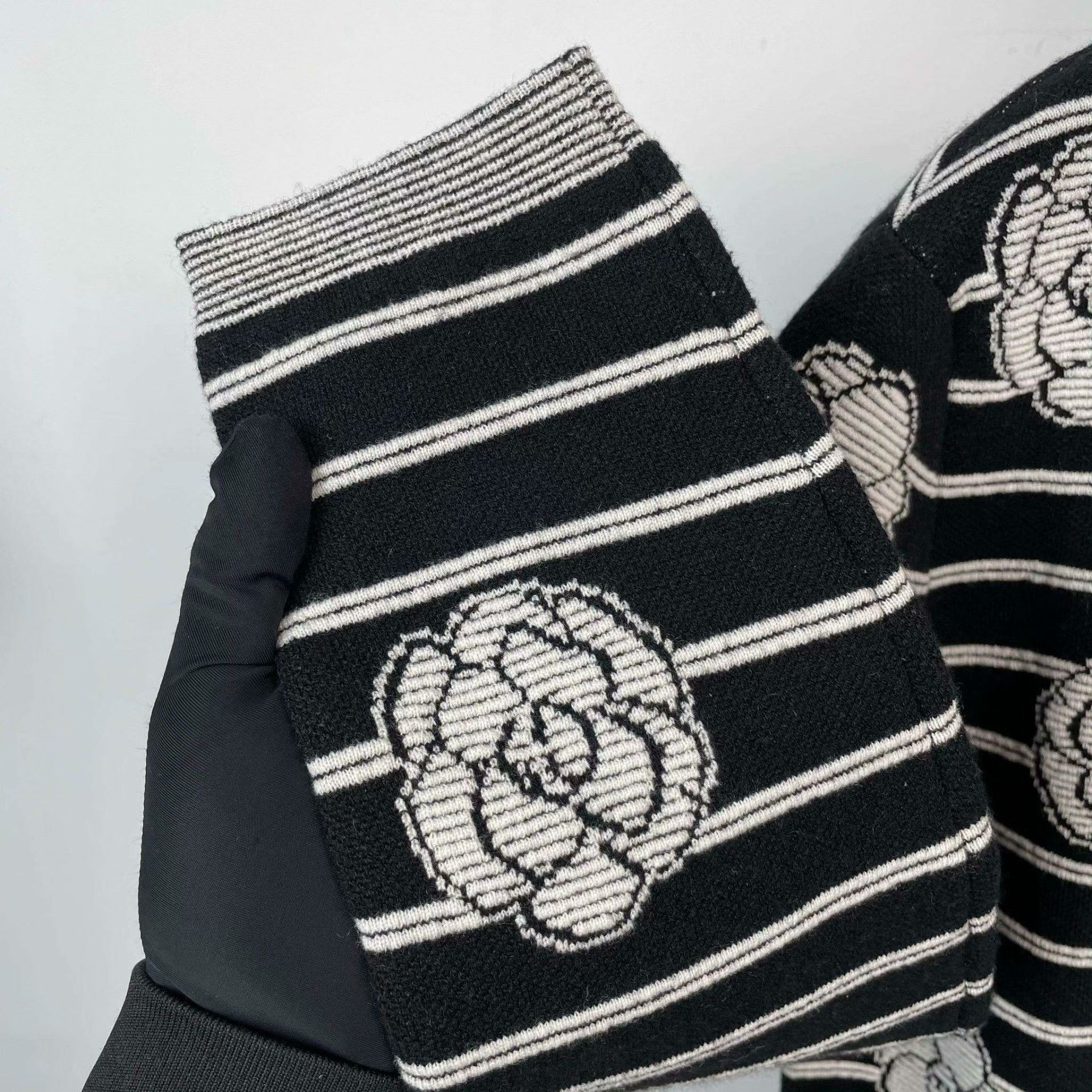 Chanel Chanel Knit Sweater 38 Women Size S / US 4 / IT 40 - 8 Thumbnail