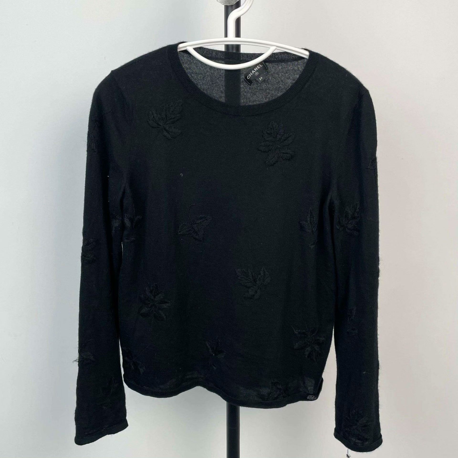 Chanel Chanel Sweater 34 Women Size XS / US 0-2 / IT 36-38 - 2 Thumbnail