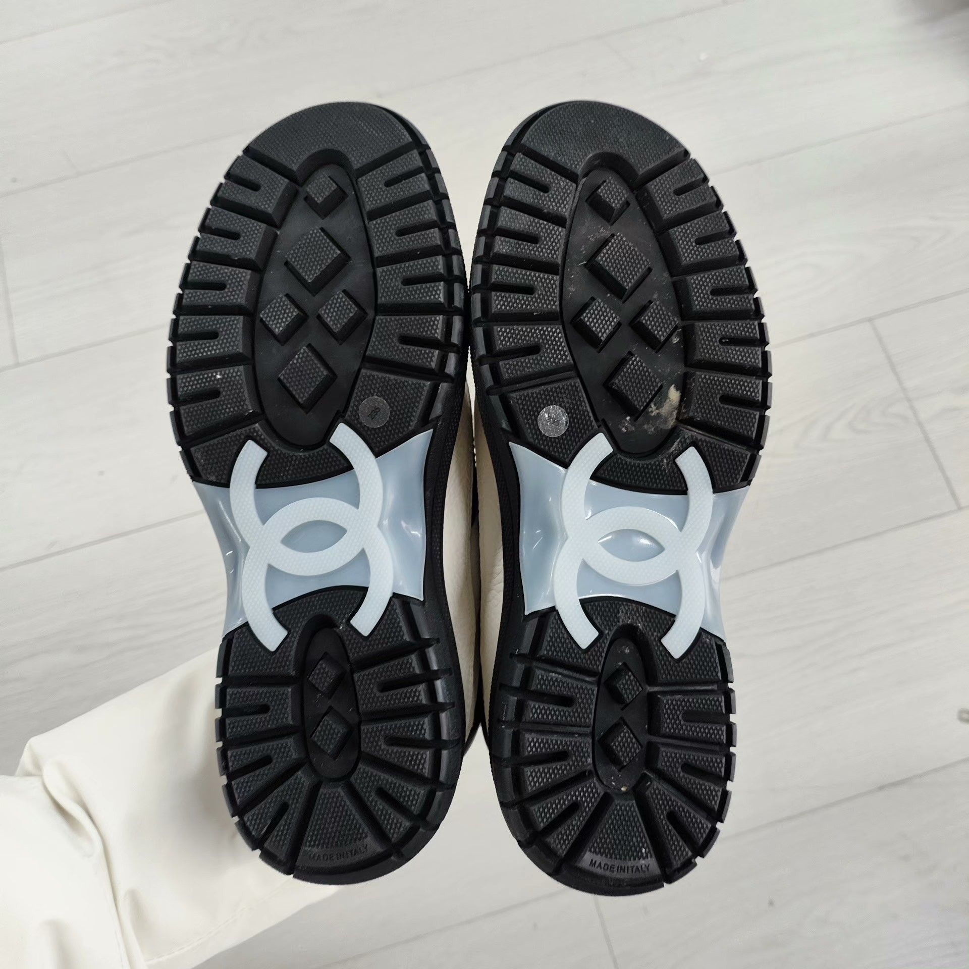 Chanel Chanel White Lowtop Sneakers 37 Women Size US 6.5 / IT 36.5 - 2 Thumbnail