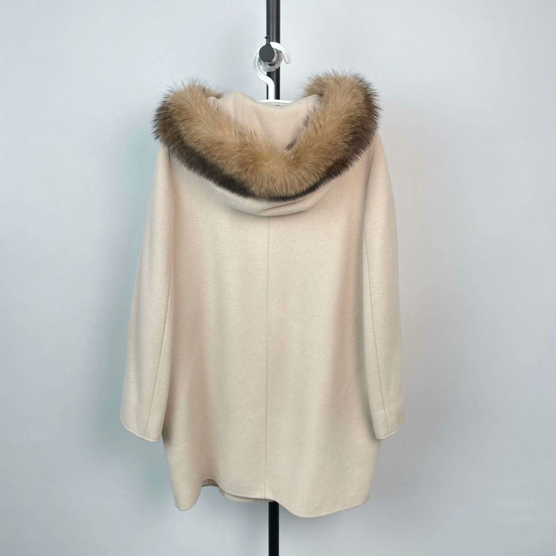 Max Mara Max Mara Wool Beige Coat S Women Size S / US 4 / IT 40 - 2 Thumbnail