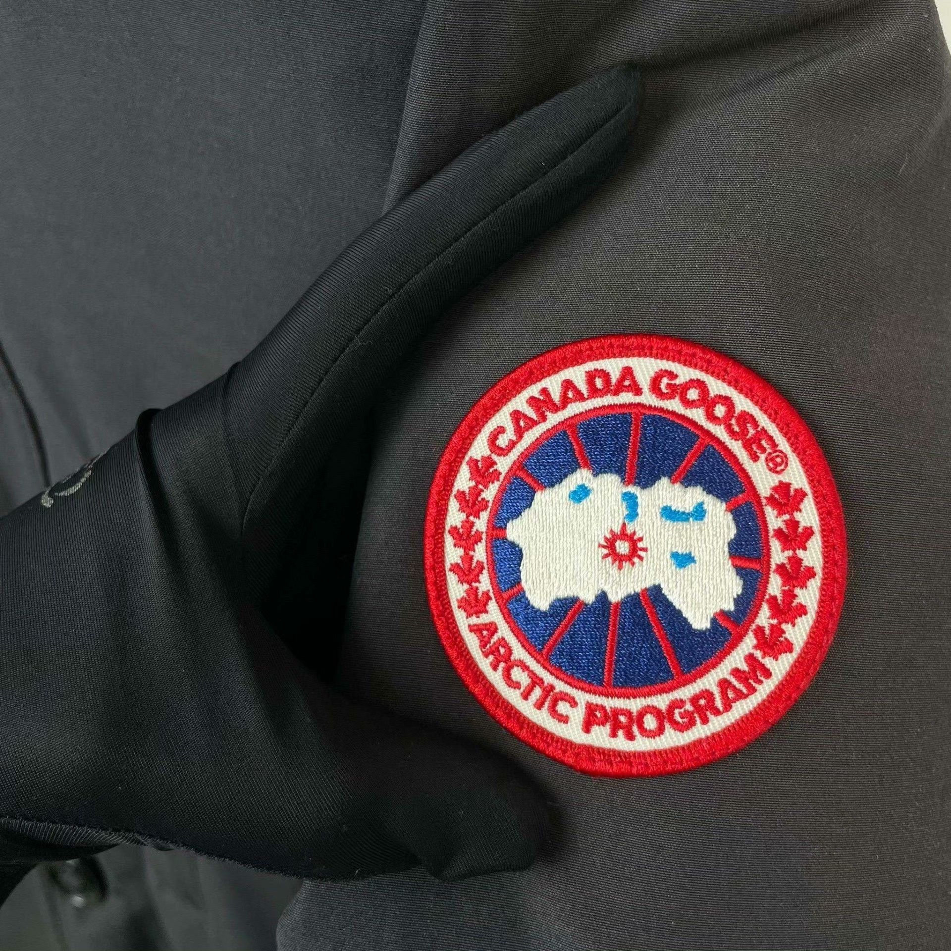 Canada Goose Canada Goose Nylon Down Blue Heavy Coat L Men Size US L / EU 52-54 / 3 - 6 Thumbnail