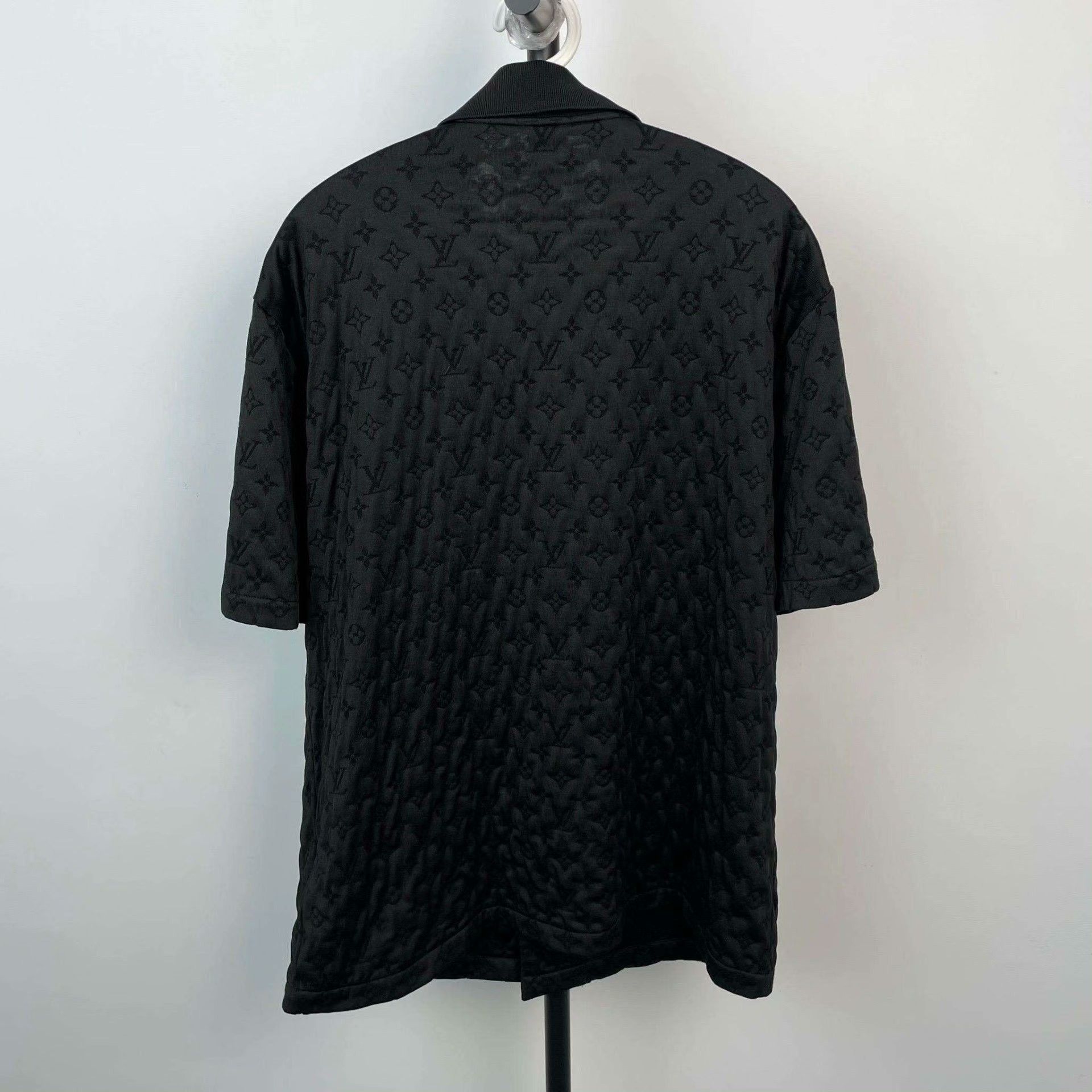 Louis Vuitton Louis Vuitton Retro Black Shirt XL Men Size US XL / EU 56 / 4 - 2 Thumbnail
