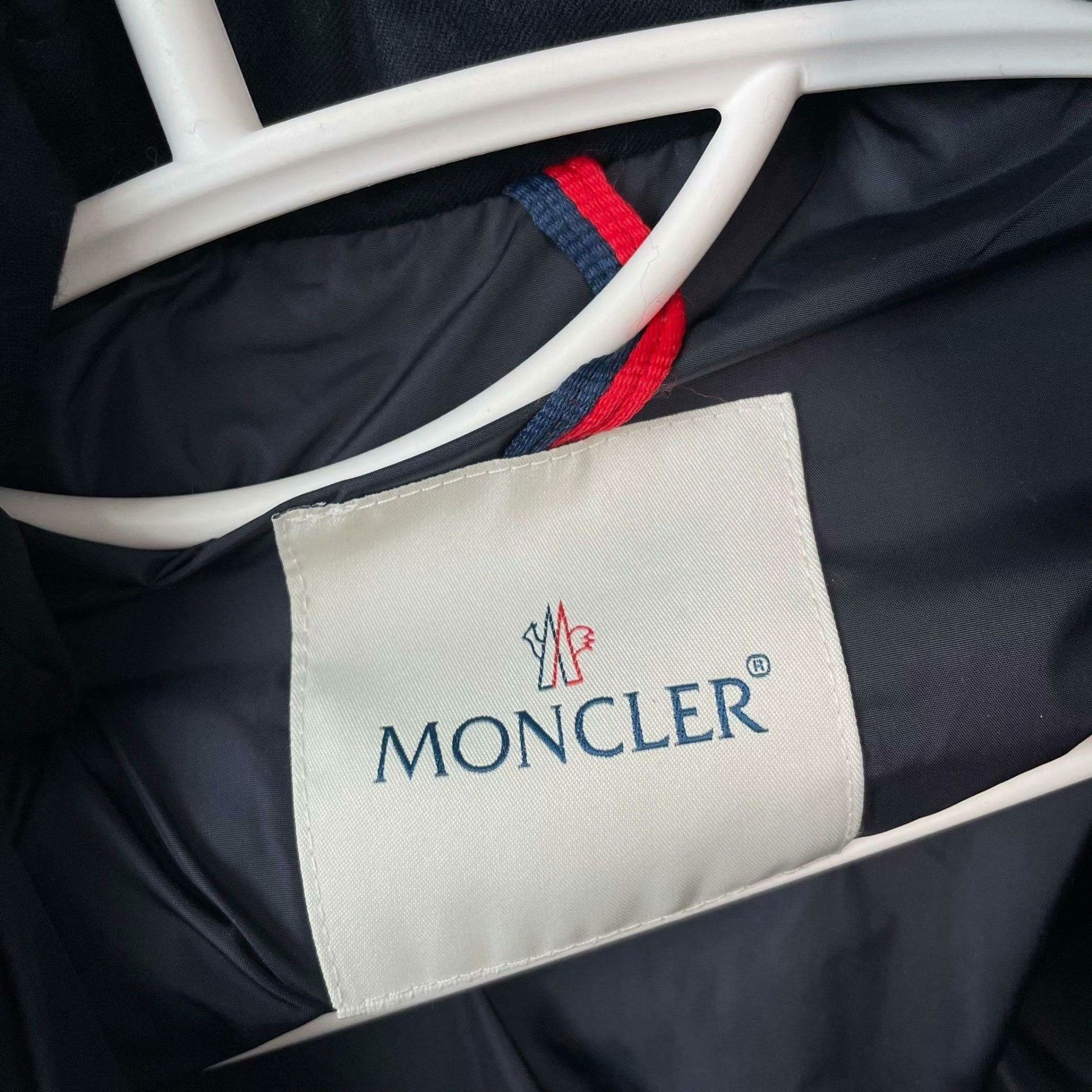Moncler Moncler Down Red Down Jacket XS Women Size XS / US 0-2 / IT 36-38 - 4 Thumbnail