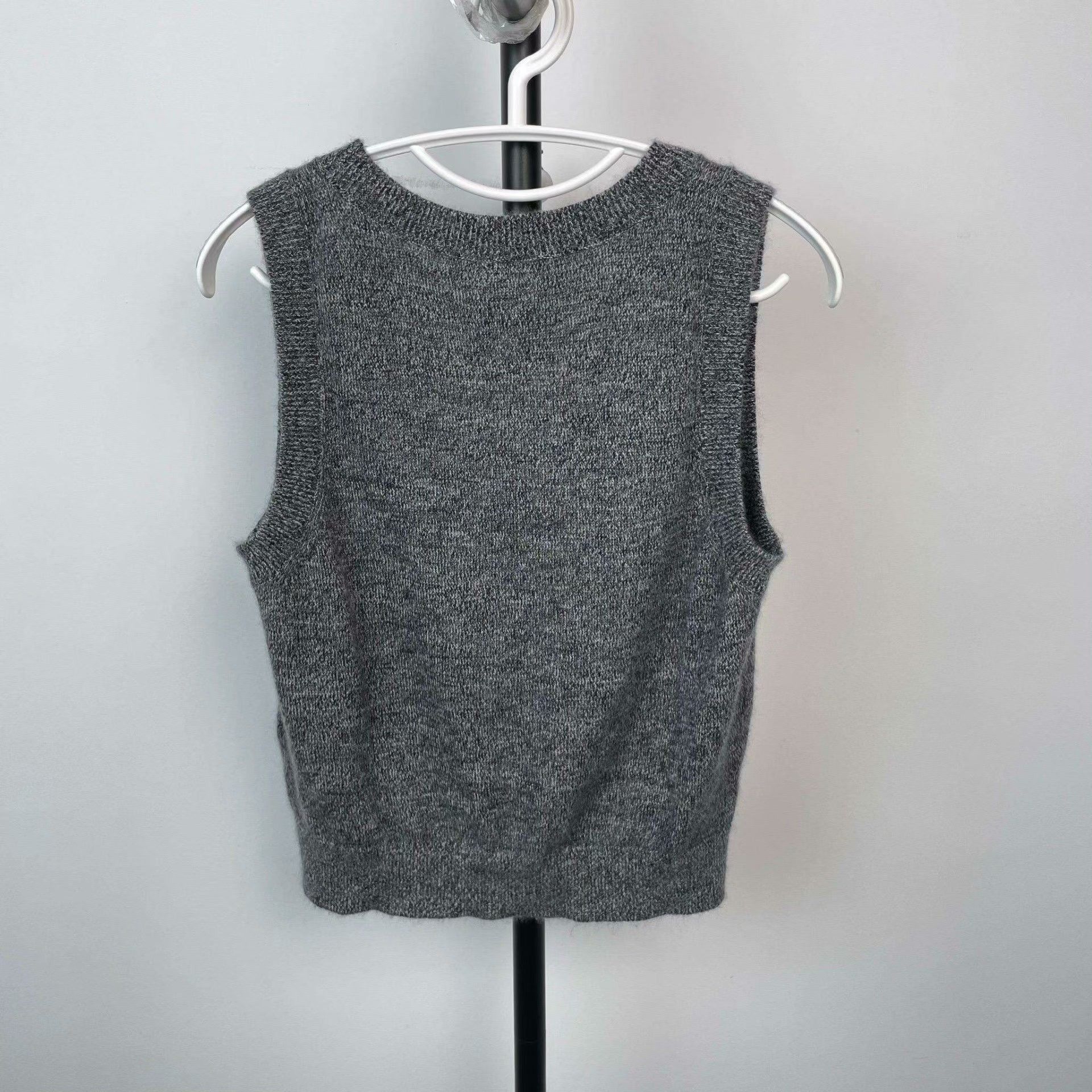 Chanel Chanel Knit Gray Tank Top 38 Women Size S / US 4 / IT 40 - 2 Thumbnail