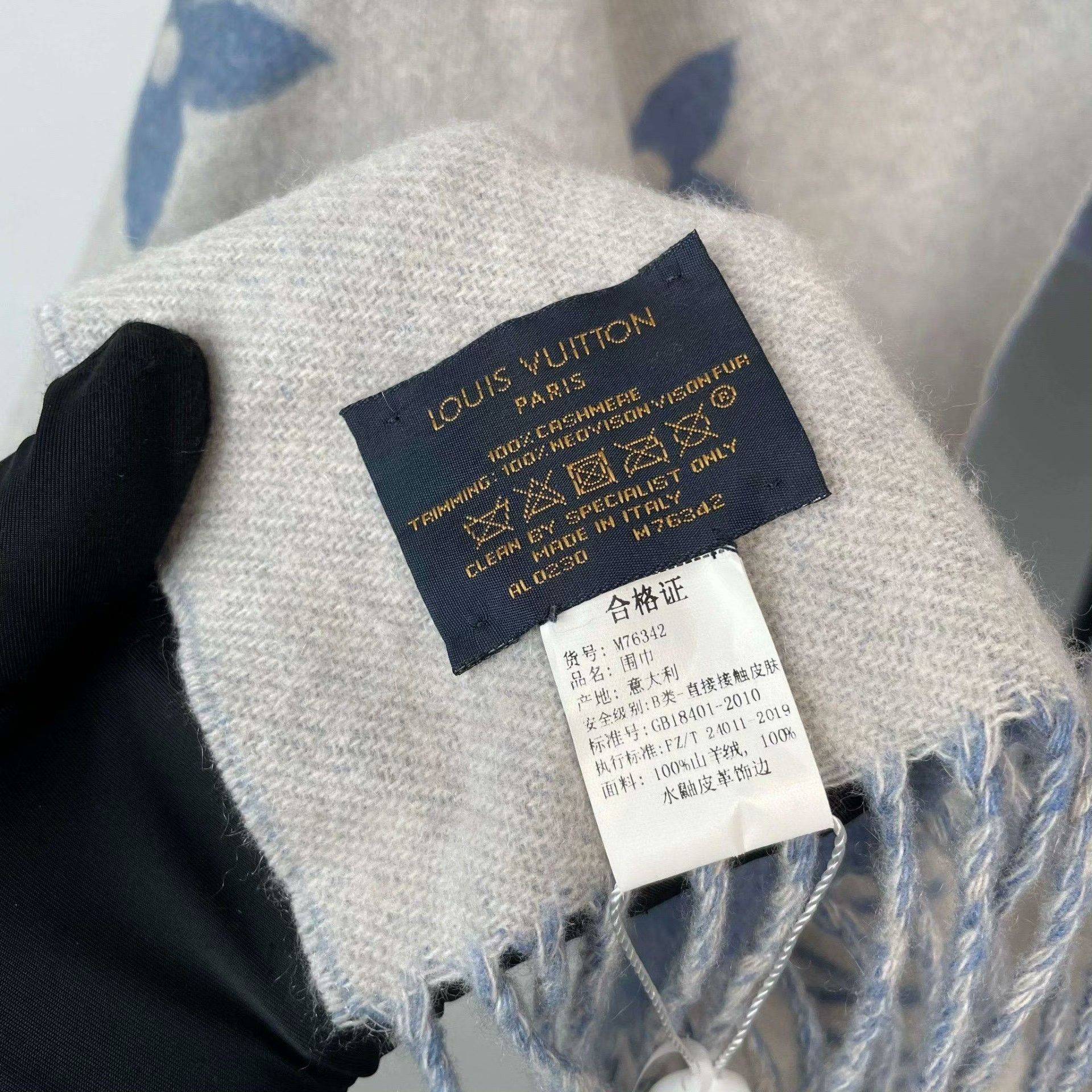 Louis Vuitton Louis Vuitton Blue Scarf XS Men Size ONE SIZE - 4 Thumbnail