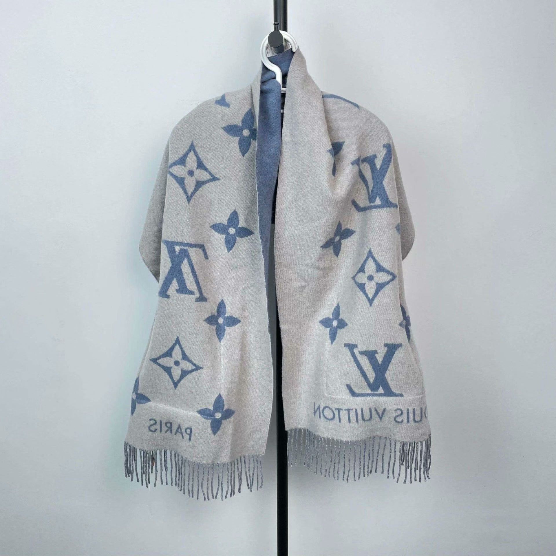 Louis Vuitton Louis Vuitton Blue Scarf XS Men Size ONE SIZE - 3 Thumbnail