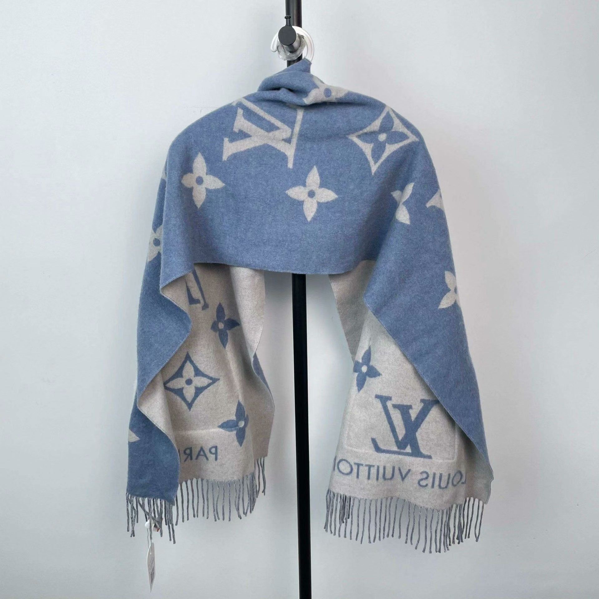 Louis Vuitton Louis Vuitton Blue Scarf XS Men Size ONE SIZE - 2 Thumbnail