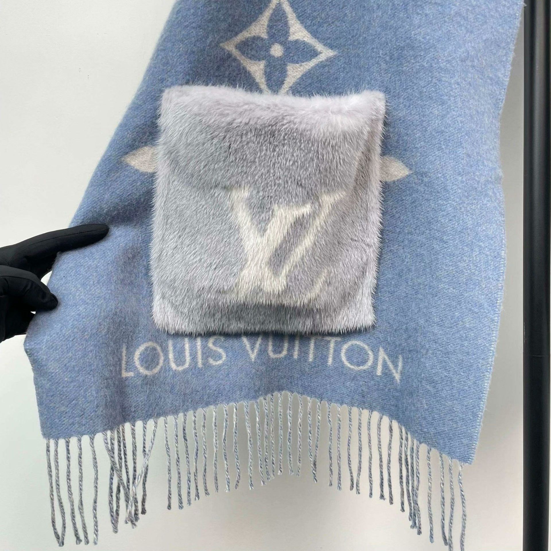 Louis Vuitton Louis Vuitton Blue Scarf XS Men Size ONE SIZE - 6 Thumbnail