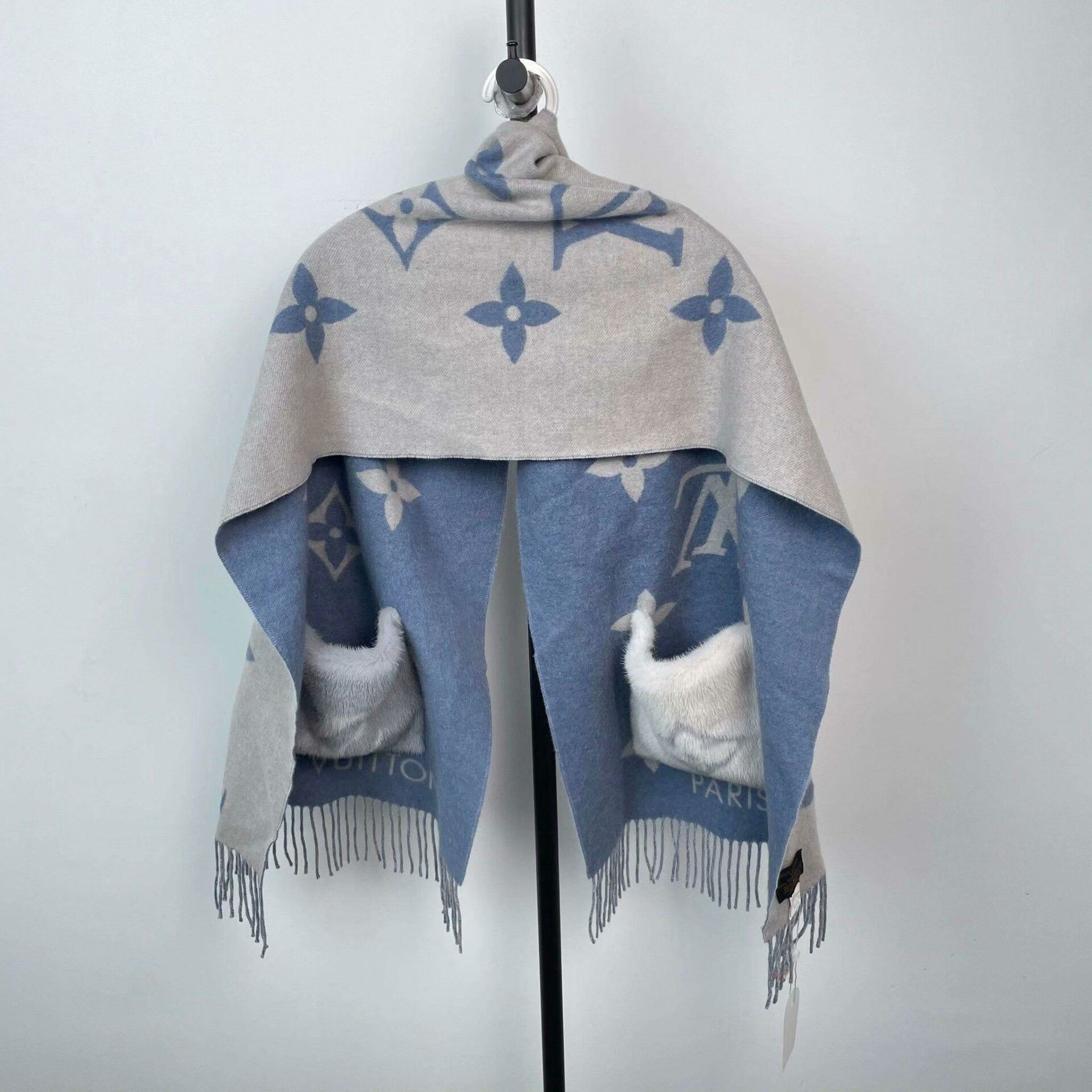 Louis Vuitton Louis Vuitton Blue Scarf XS Men Size ONE SIZE - 7 Thumbnail