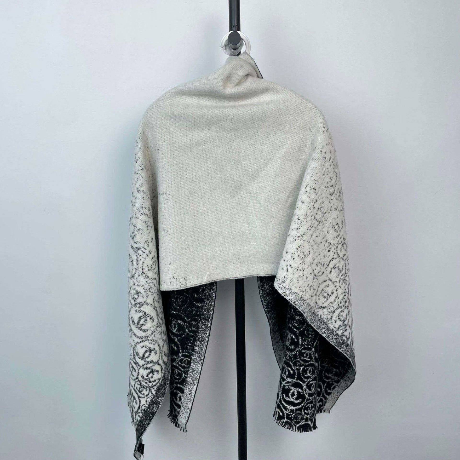Chanel Chanel Black Scarf XS Men Size ONE SIZE - 2 Thumbnail