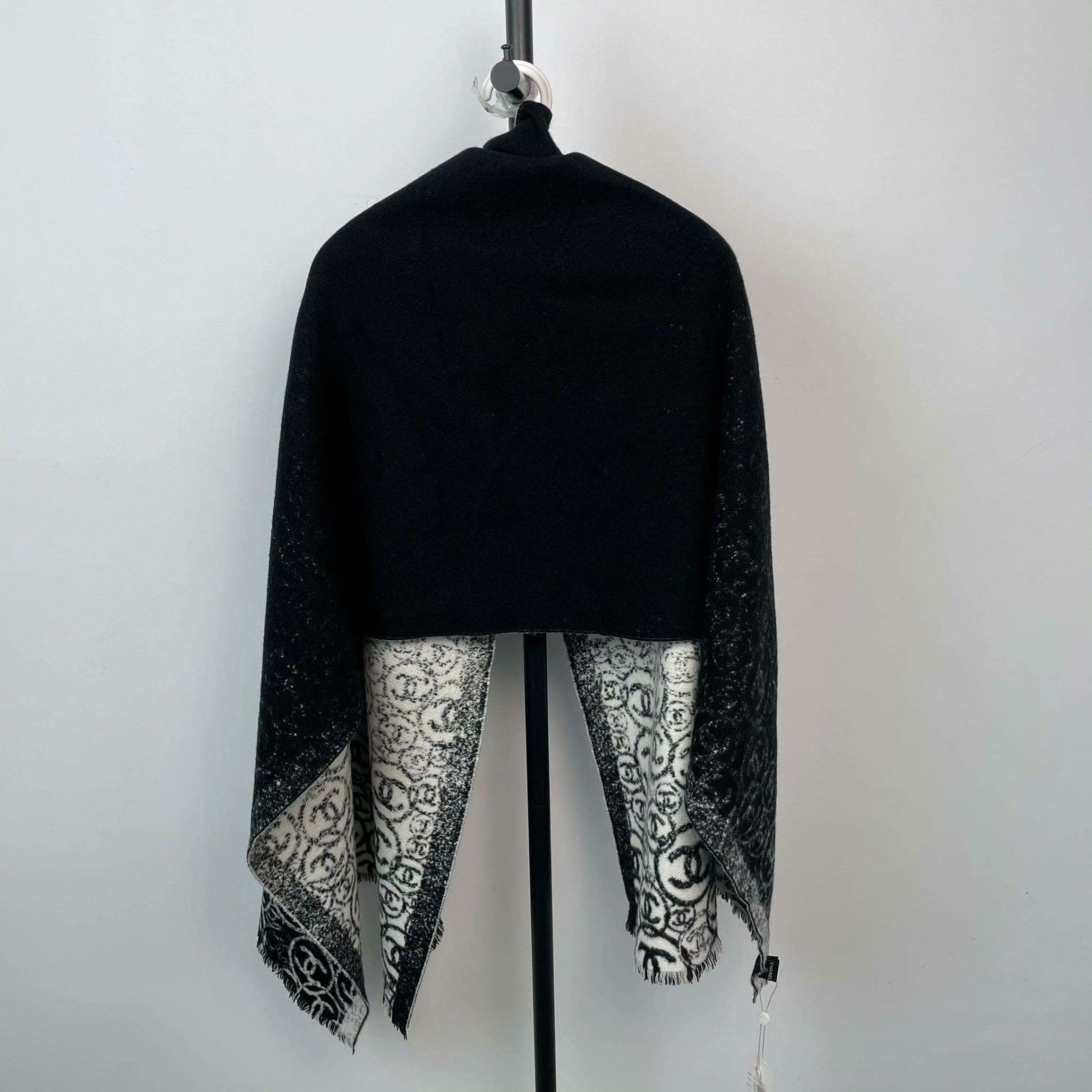 Chanel Chanel Black Scarf XS Men Size ONE SIZE - 3 Thumbnail