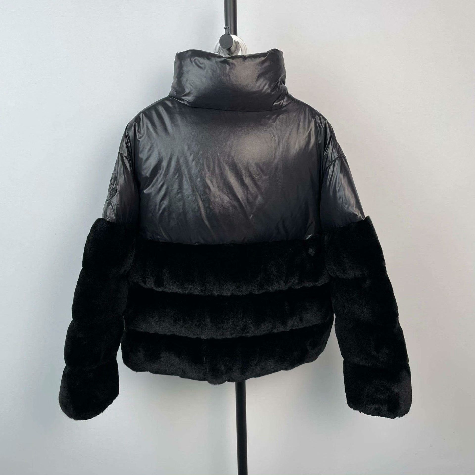 Moncler Moncler Velvet Down Black Down Jacket M Women Size M / US 6-8 / IT 42-44 - 2 Thumbnail