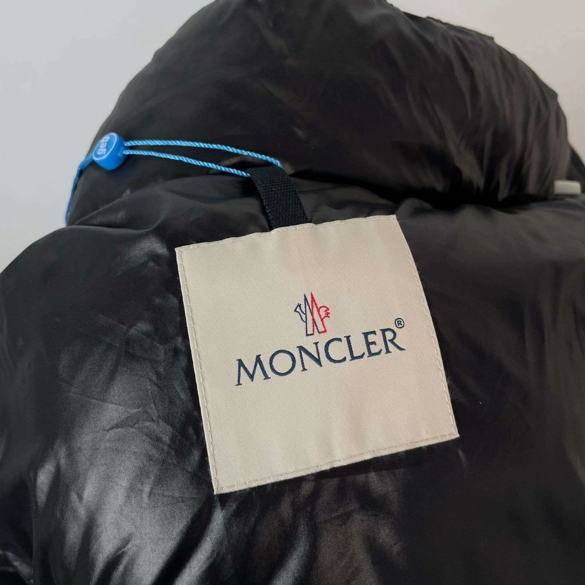 Moncler Moncler Velvet Down Black Down Jacket M Women Size M / US 6-8 / IT 42-44 - 7 Thumbnail