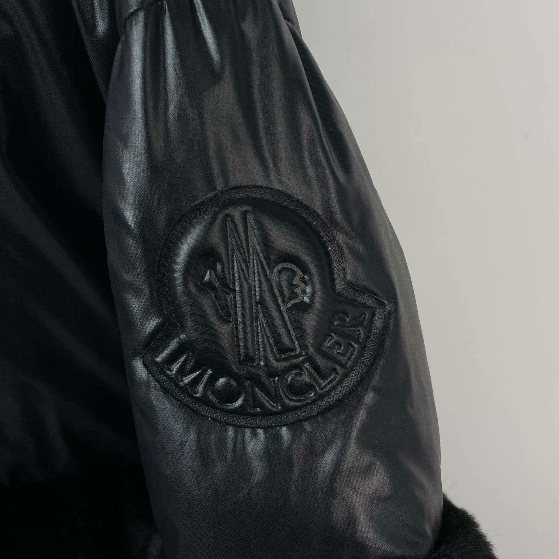 Moncler Moncler Velvet Down Black Down Jacket M Women Size M / US 6-8 / IT 42-44 - 3 Thumbnail