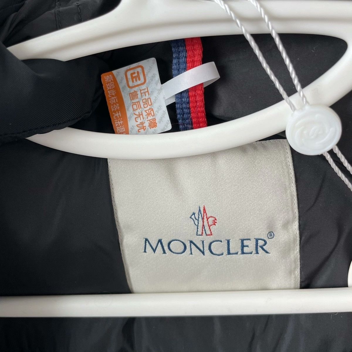 Moncler Moncler Down Black Down Jacket M Women Size M / US 6-8 / IT 42-44 - 7 Thumbnail