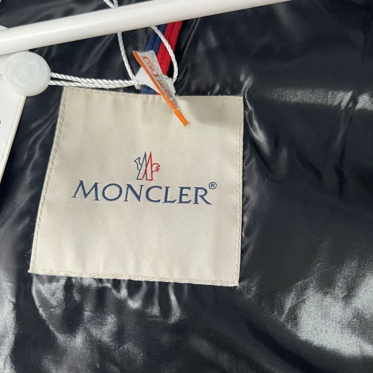 Moncler Moncler Down Cropped Black Down Jacket M Women Size M / US 6-8 / IT 42-44 - 4 Thumbnail