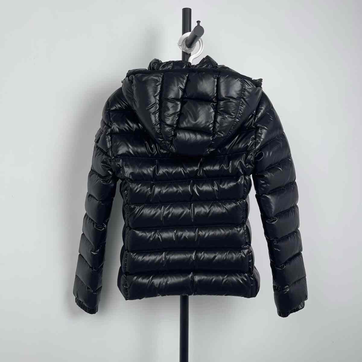 Moncler Moncler Down Cropped Black Down Jacket M Women Size M / US 6-8 / IT 42-44 - 2 Thumbnail