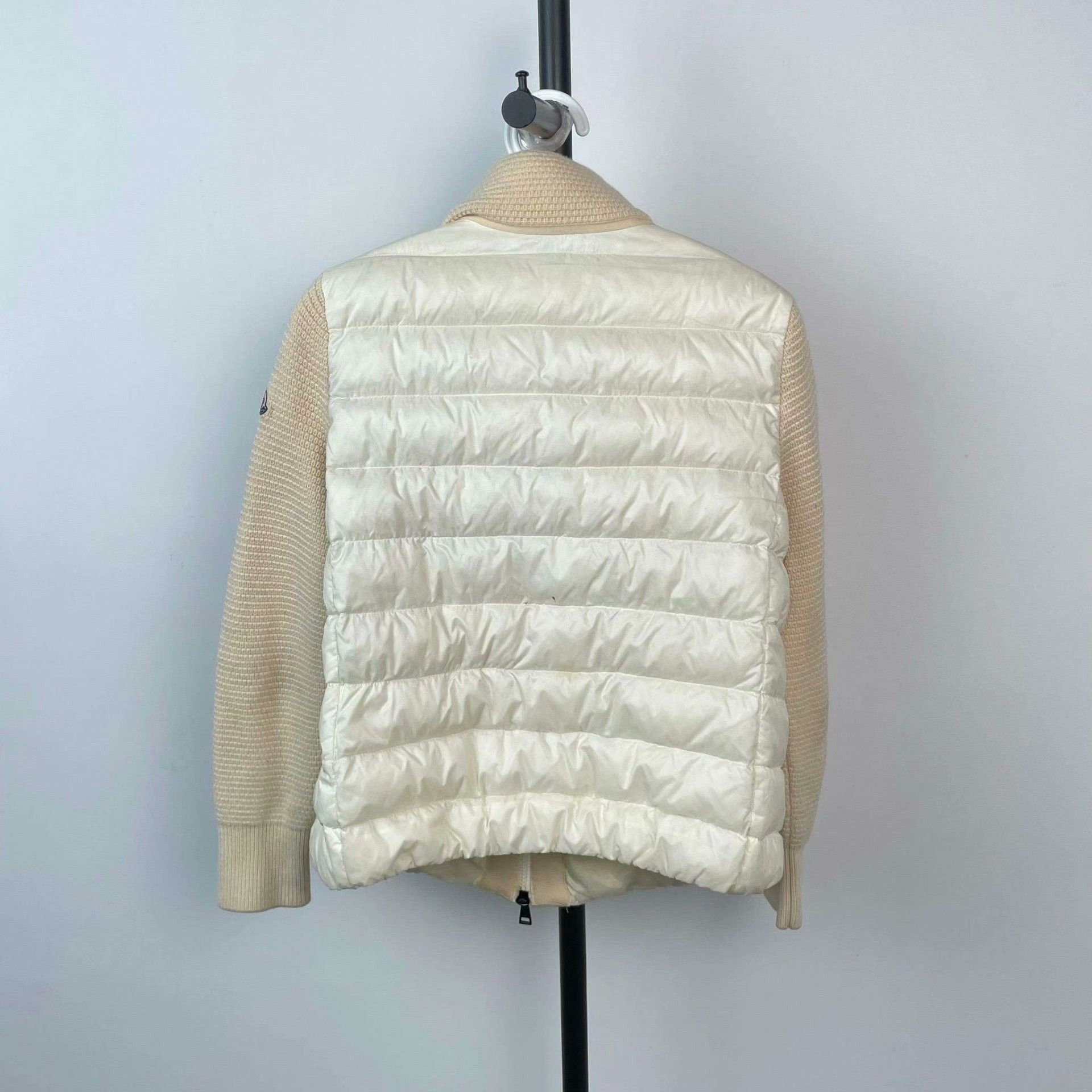 Moncler Moncler Down White Down Jacket S Women Size S / US 4 / IT 40 - 2 Thumbnail