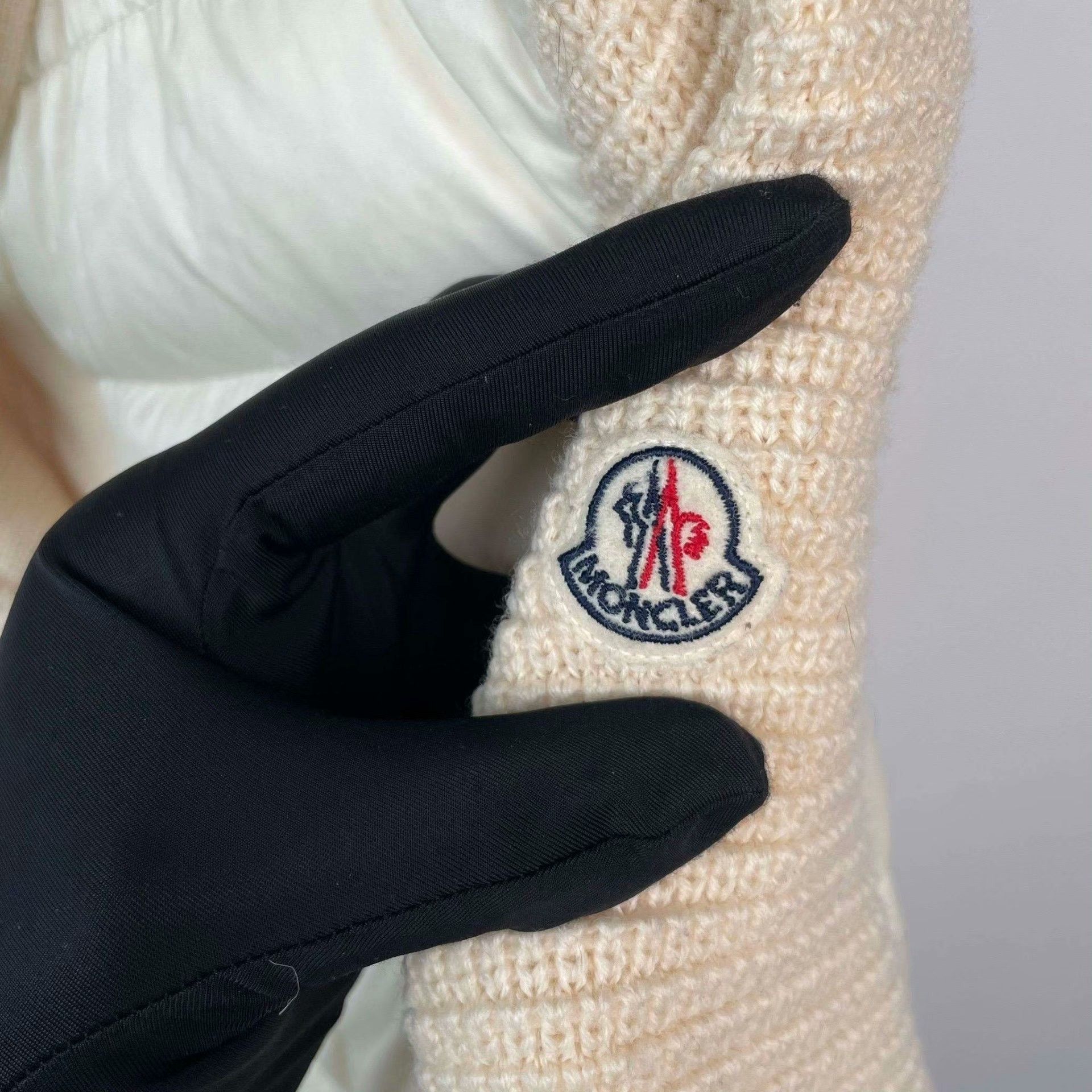 Moncler Moncler Down White Down Jacket S Women Size S / US 4 / IT 40 - 3 Thumbnail
