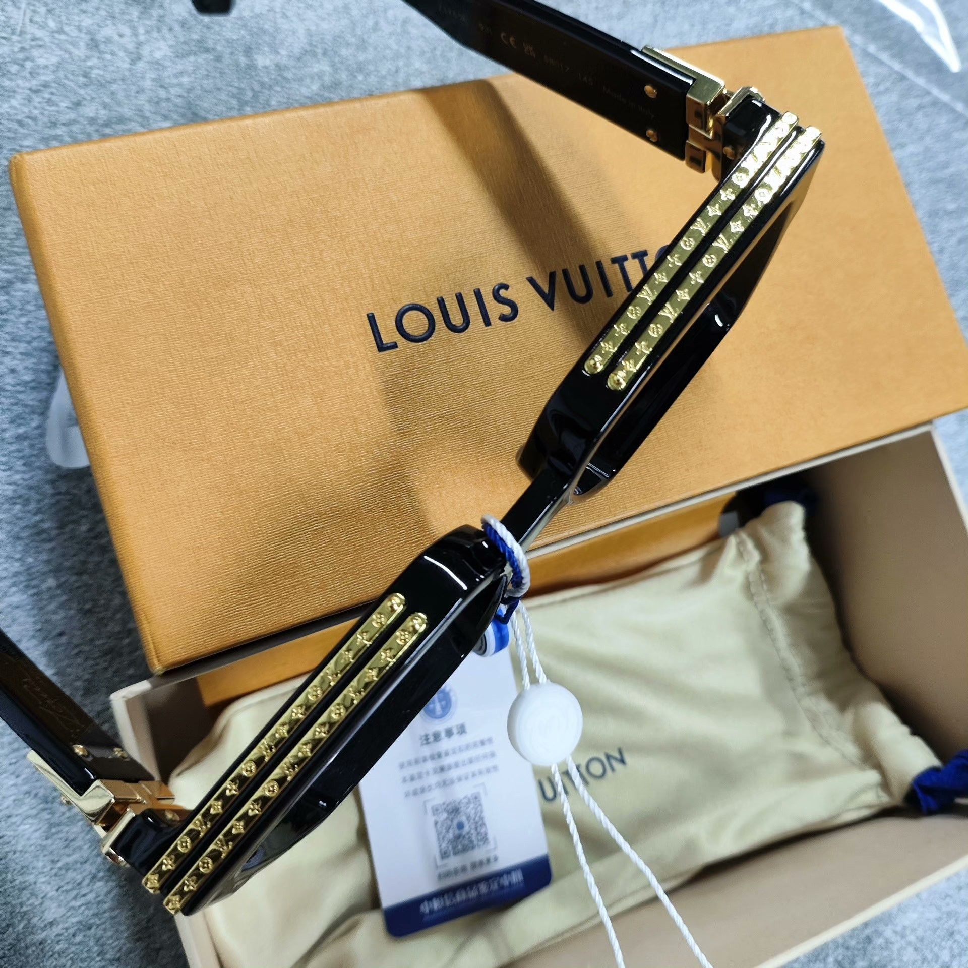 Louis Vuitton Louis Vuitton Black Item S Men Size ONE SIZE - 2 Thumbnail