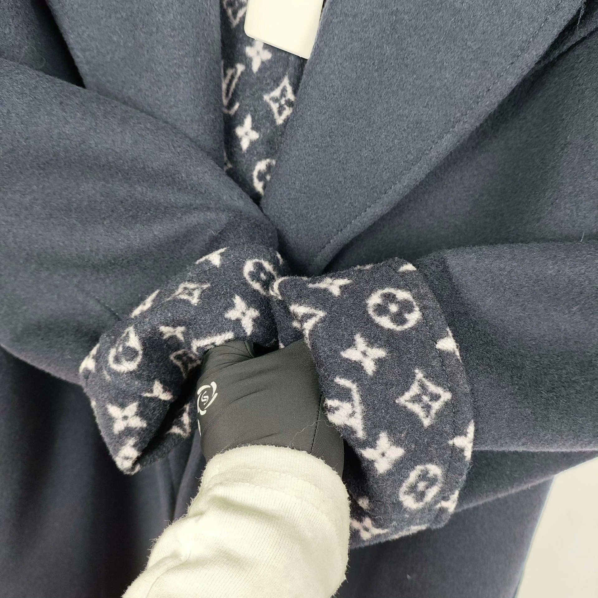 Louis Vuitton Louis Vuitton Blue Heavy Coat 40 Men Size US M / EU 48-50 / 2 - 4 Thumbnail