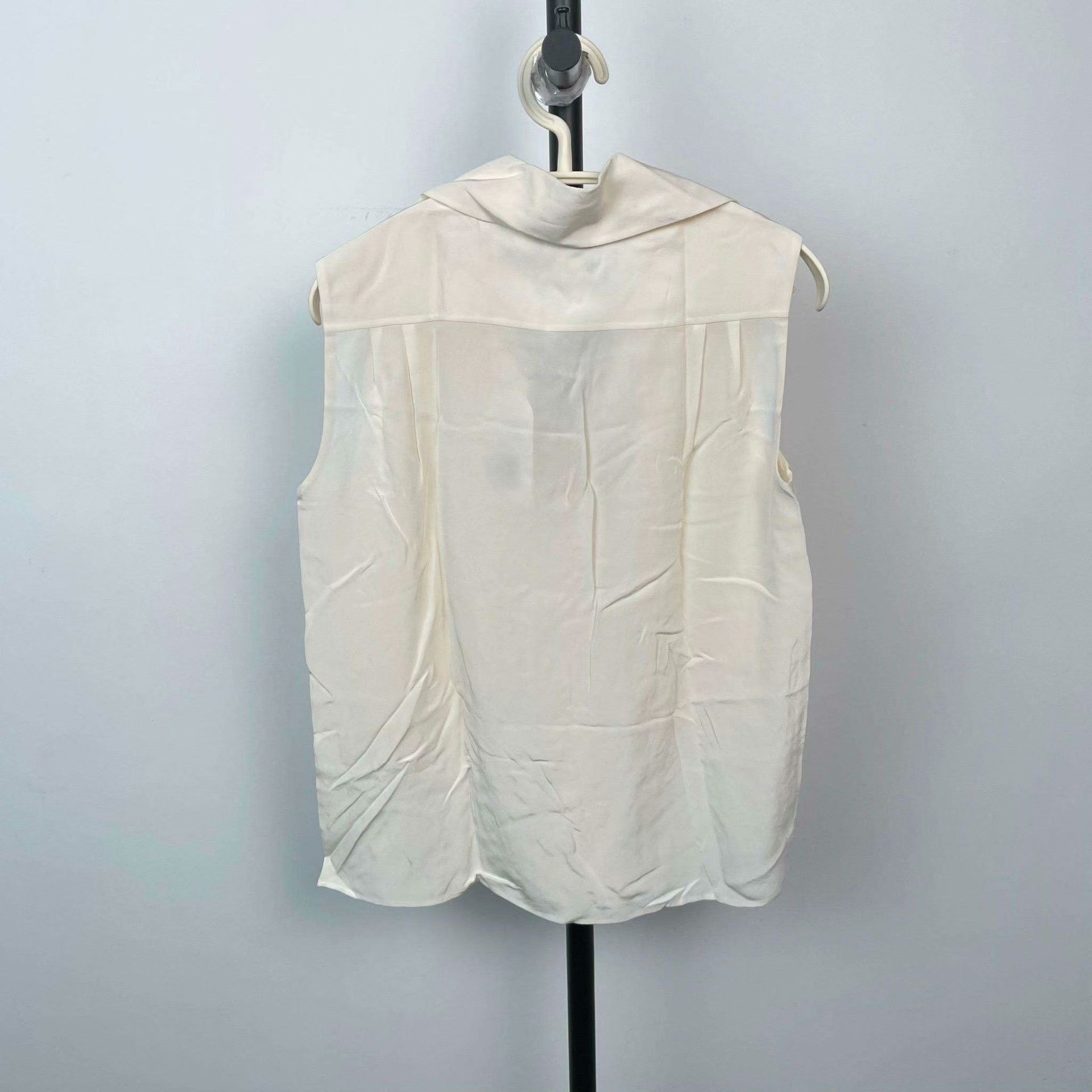 Chanel Chanel Silk White Button Up 34 Women Size XS / US 0-2 / IT 36-38 - 2 Thumbnail