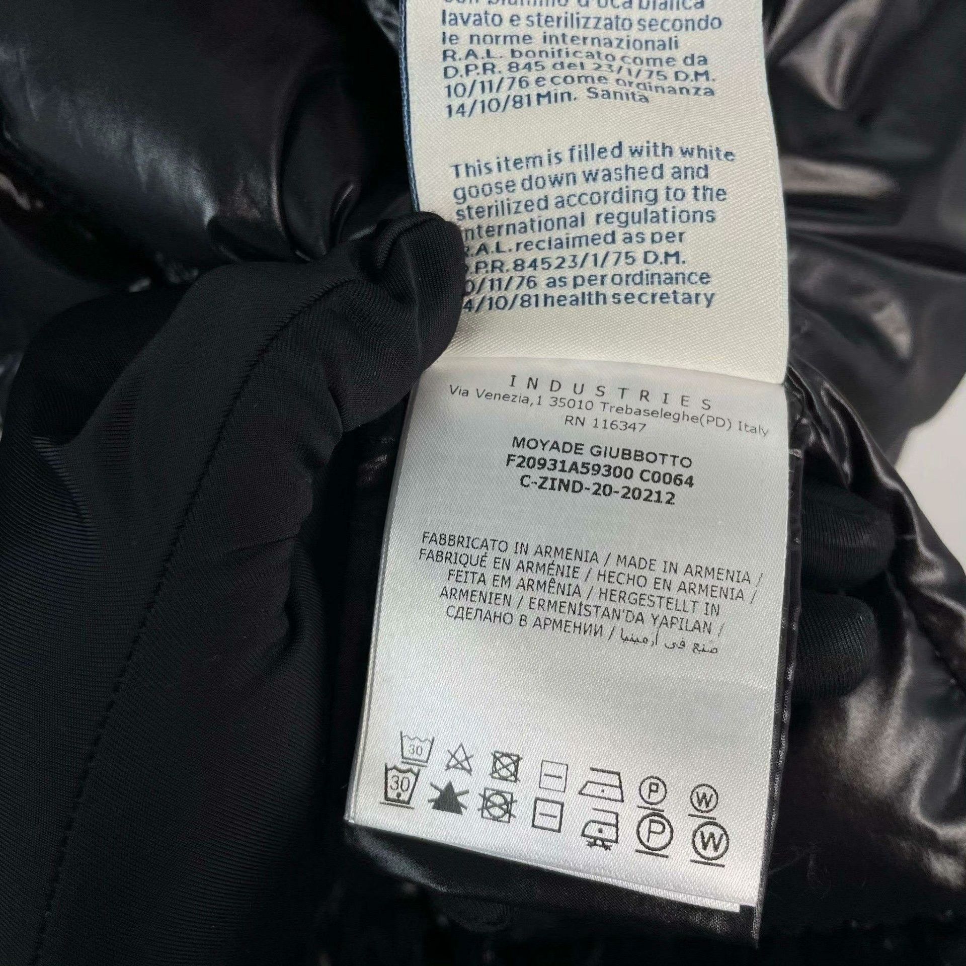 Moncler Moncler Down Cropped Black Down Jacket S Women Size S / US 4 / IT 40 - 7 Thumbnail