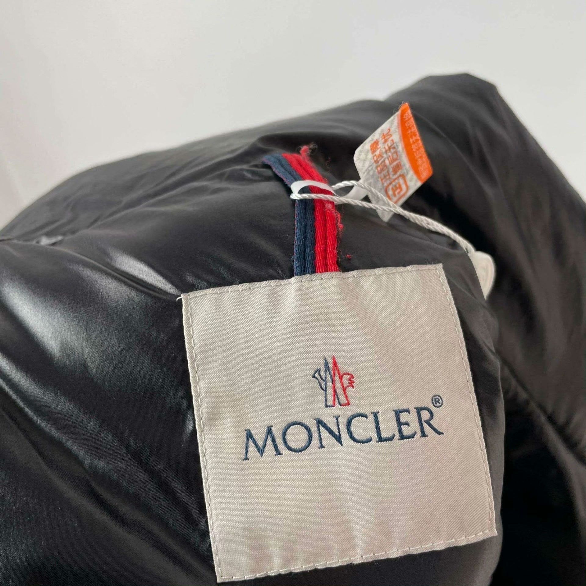 Moncler Moncler Down Cropped Black Down Jacket S Women Size S / US 4 / IT 40 - 3 Thumbnail