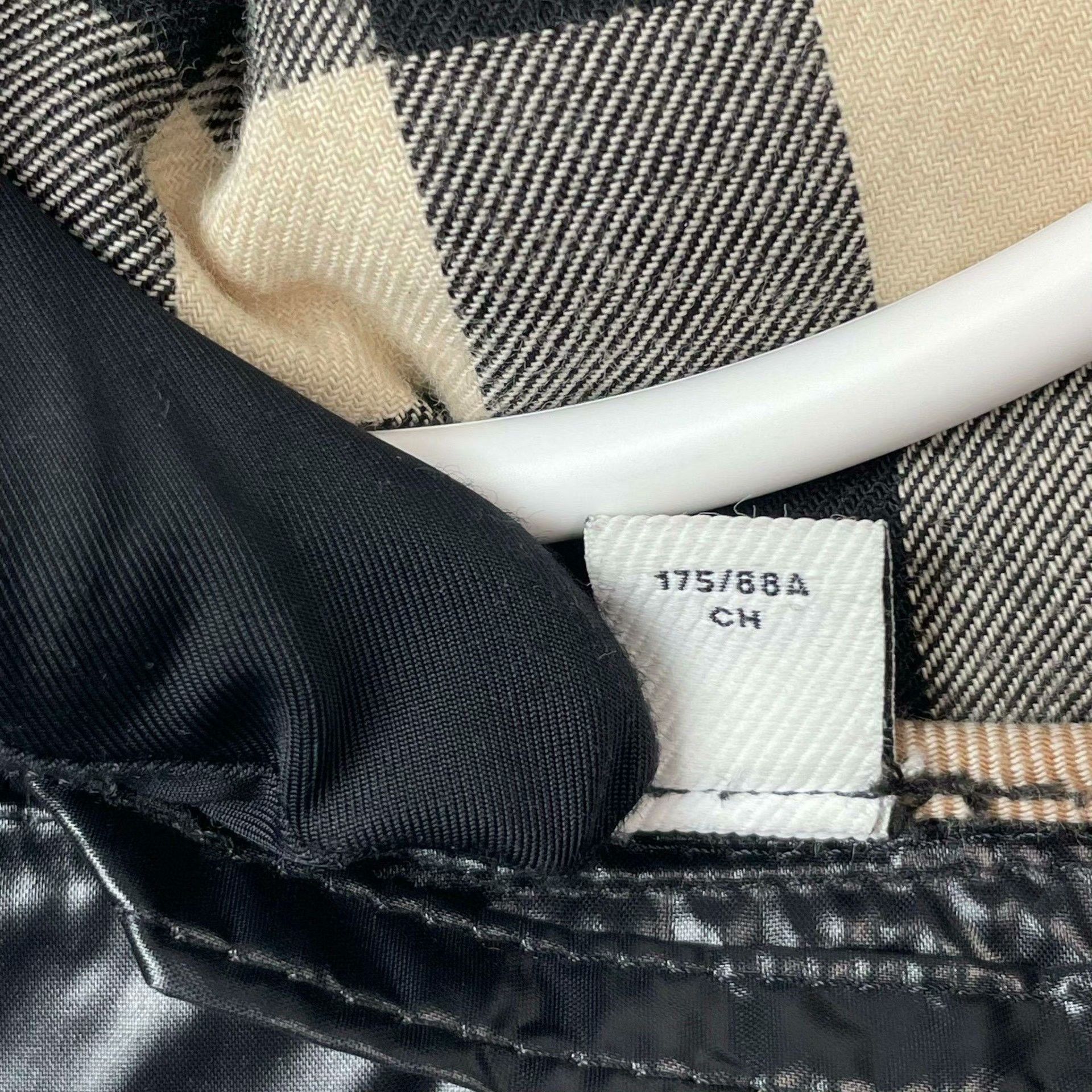 Burberry Burberry Down Black Heavy Coat S Men Size US S / EU 44-46 / 1 - 5 Thumbnail