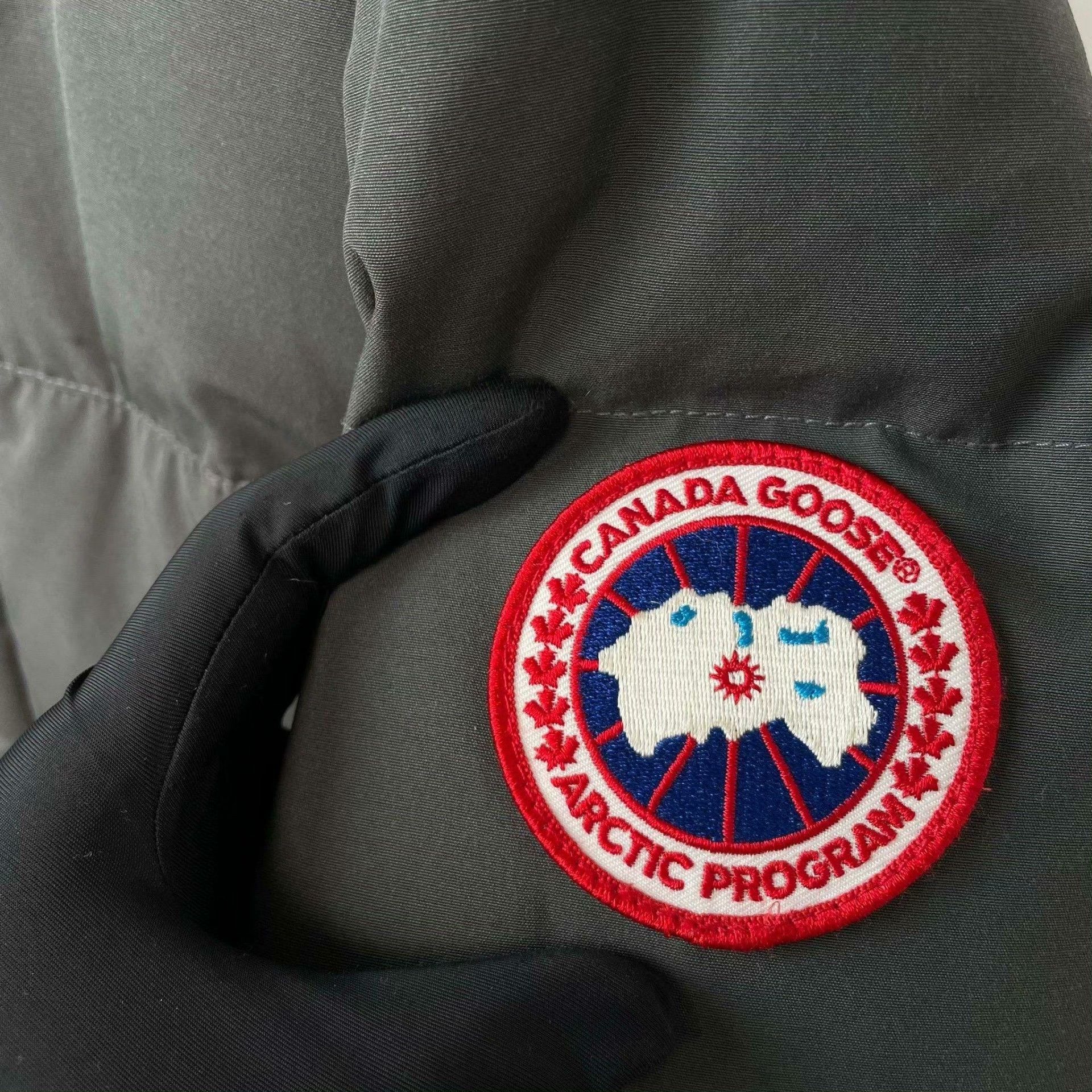 Canada Goose Canada Goose Down Long Gray Heavy Coat S Men Size US S / EU 44-46 / 1 - 4 Thumbnail