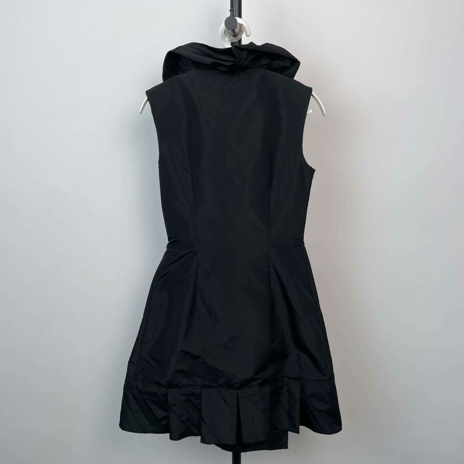 Prada Prada Black Dress 42 Women Size M / US 6-8 / IT 42-44 - 2 Thumbnail