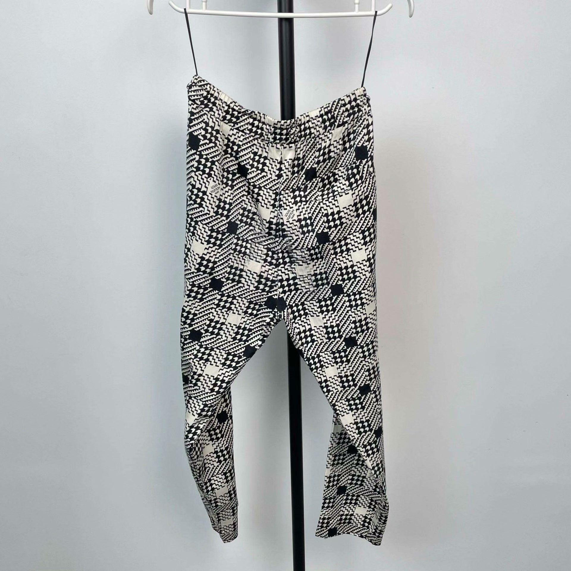 Louis Vuitton Louis Vuitton Plaid Black Pants 36 Women Size 36" / US 14 / IT 50 - 2 Thumbnail